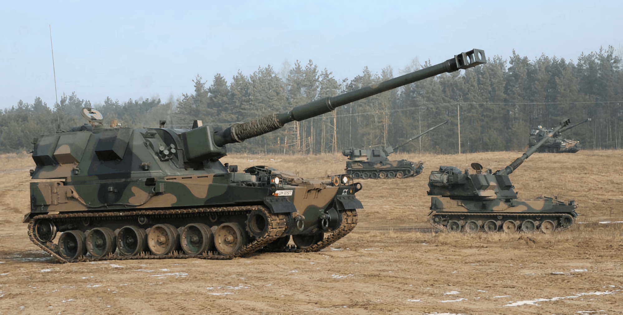 Le forze armate dell'Ucraina utilizzano cannoni semoventi Krab con moderni proiettili da 155 mm che possono sparare fino a 31 km Le forze armate dell'Ucraina utilizzano cannoni semoventi Krab con moderni proiettili da 155 mm che possono sparare fino a 31 km