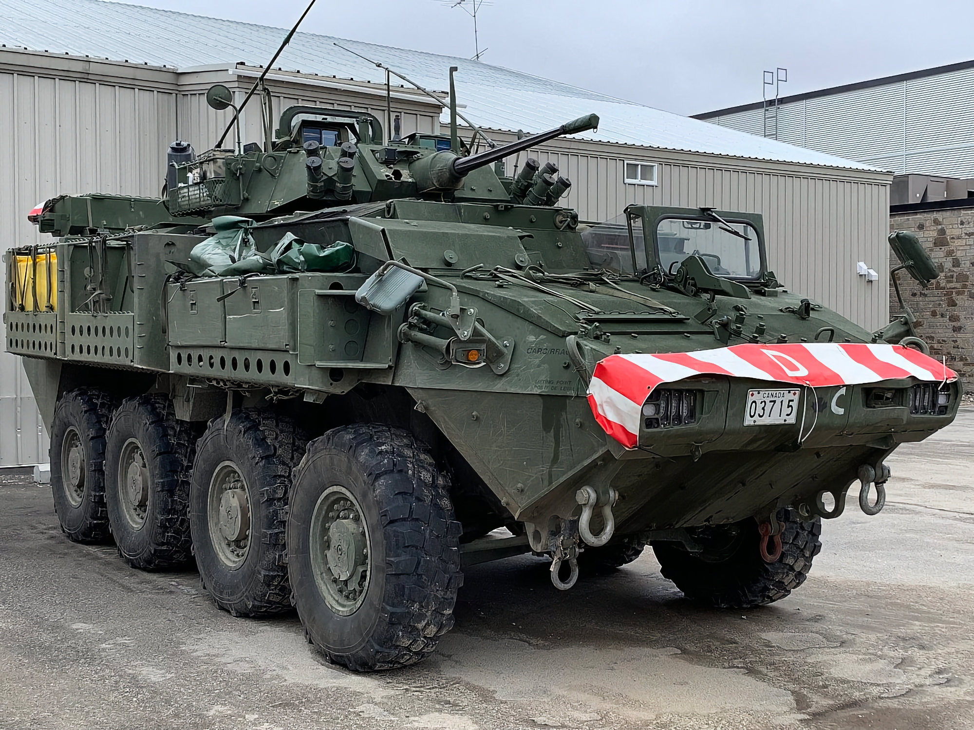 In estate l'AFU riceverà dal Canada un nuovo lotto di veicoli corazzati per il trasporto di personale LAV II ACSV Super Bison. In estate l'AFU riceverà dal Canada un nuovo lotto di veicoli corazzati per il trasporto di personale LAV II ACSV Super Bison.