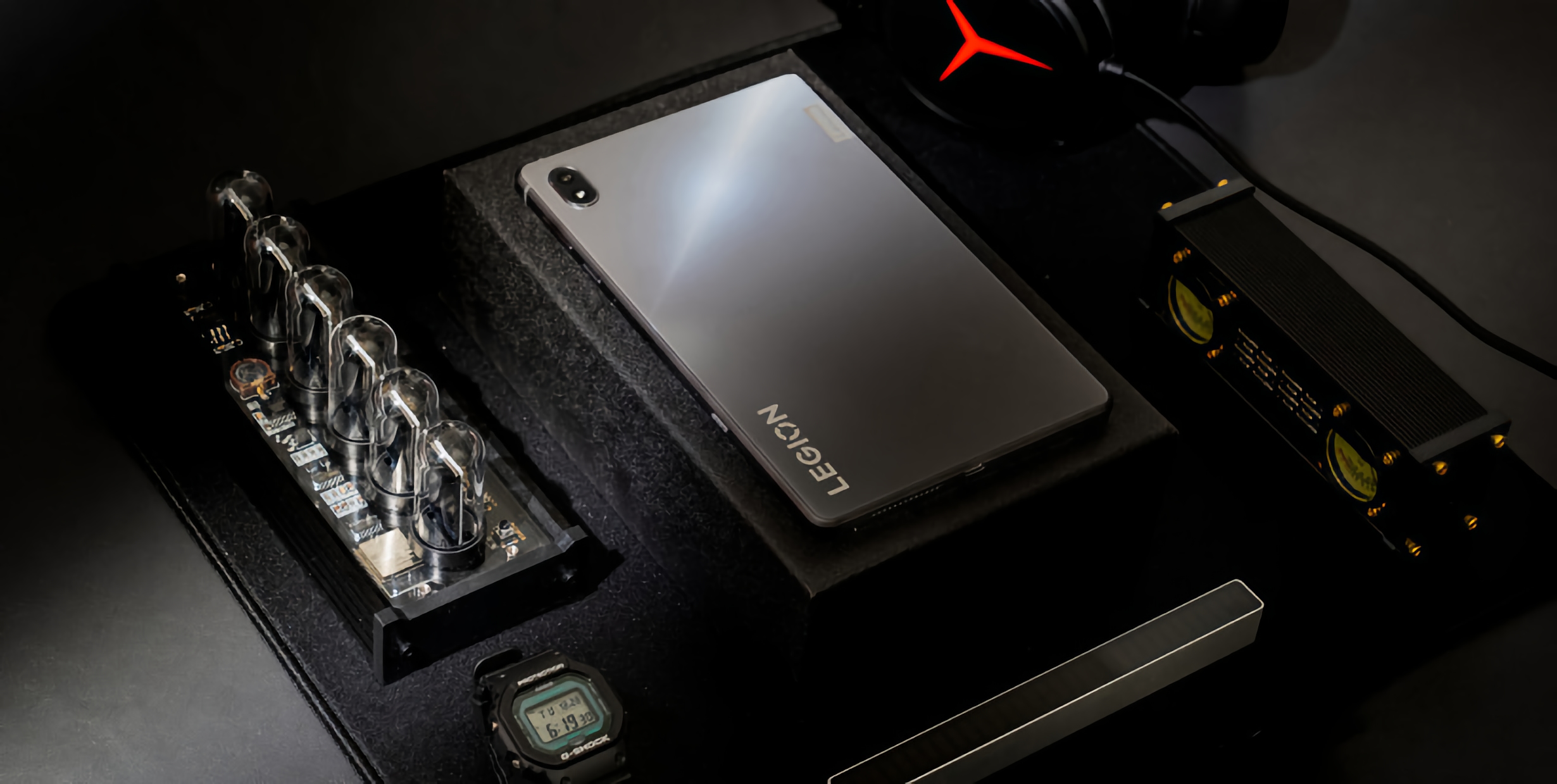 Lenovo stuzzica il tablet gaming Legion Y700: la novità riceverà una batteria da 6550 mAh e una ricarica rapida da 45 W Lenovo stuzzica il tablet gaming Legion Y700: la novità riceverà una batteria da 6550 mAh e una ricarica rapida da 45 W