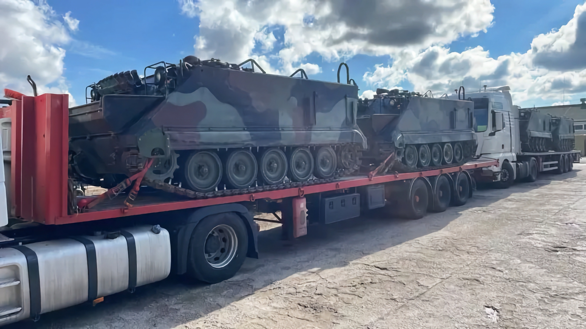 M113, munizioni per l'artiglieria e sistemi di detonazione a distanza RISE-1: La Lituania consegna all'Ucraina un nuovo pacchetto di aiuti M113, munizioni per l'artiglieria e sistemi di detonazione a distanza RISE-1: La Lituania consegna all'Ucraina un nuovo pacchetto di aiuti
