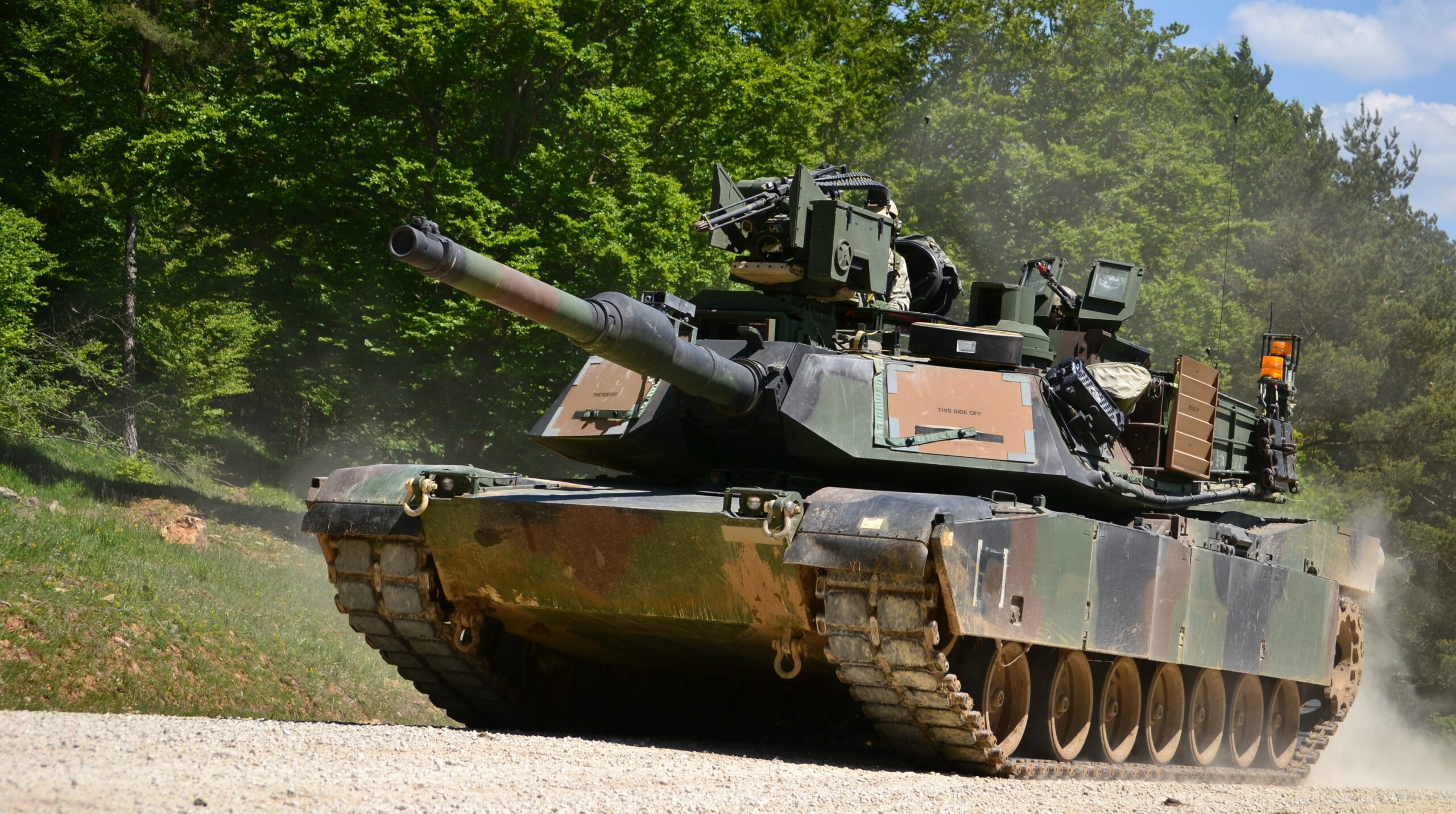 La Polonia riceve il primo lotto di carri armati statunitensi M1A1FEP Abrams La Polonia riceve il primo lotto di carri armati statunitensi M1A1FEP Abrams