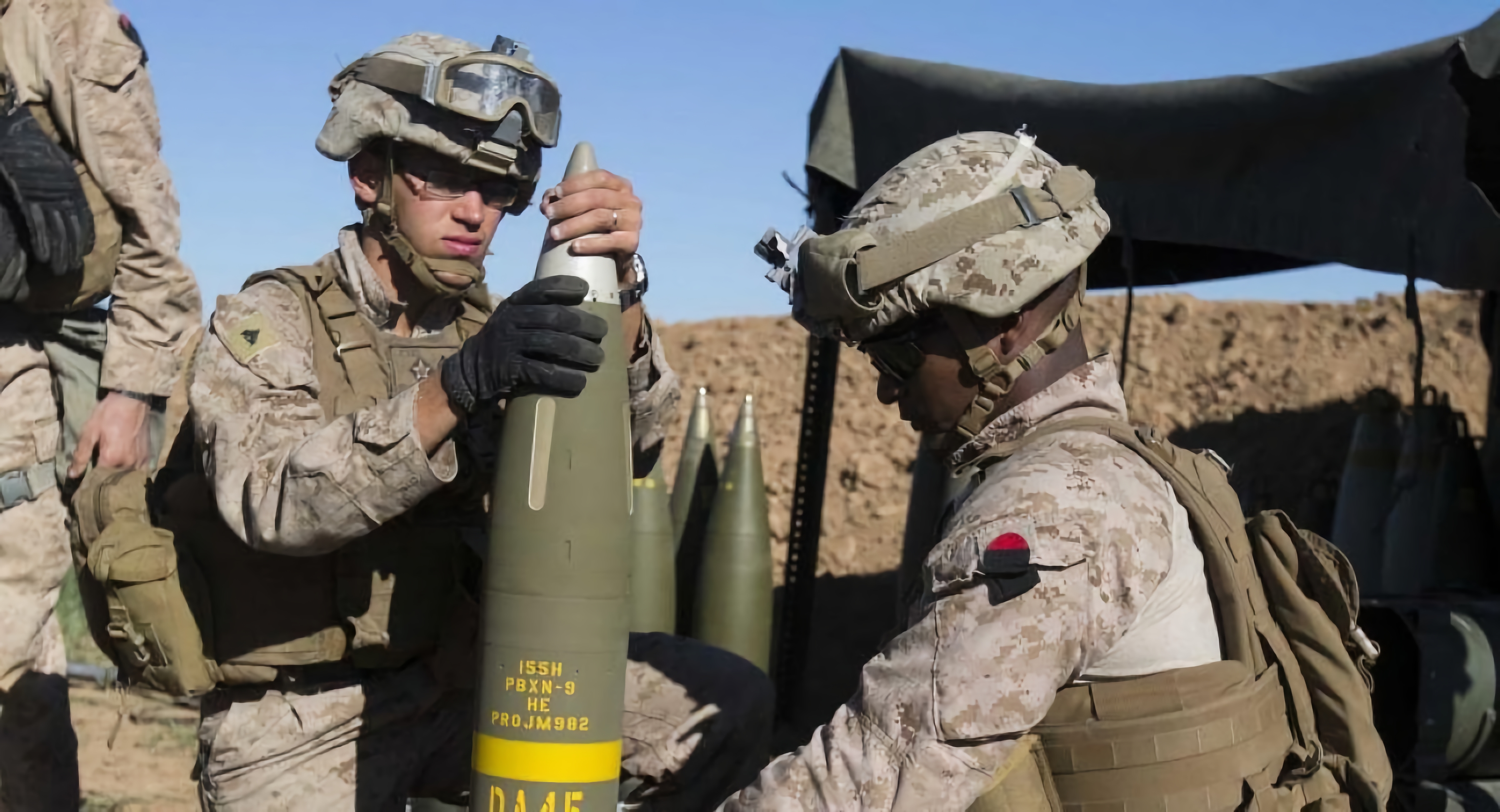 L'Ucraina ha ricevuto 900 missili guidati GPS ad alta precisione M982 Excalibur per un importo di $ 92 milioni, grazie a loro gli obici M777A2 e SAU PzH 2000 possono sparare fino a 40,5 km con una precisione di 2 metri L'Ucraina ha ricevuto 900 missili guidati GPS ad alta precisione M982 Excalibur per un importo di $ 92 milioni, grazie a loro gli obici M777A2 e SAU PzH 2000 possono sparare fino a 40,5 km con una precisione di 2 metri