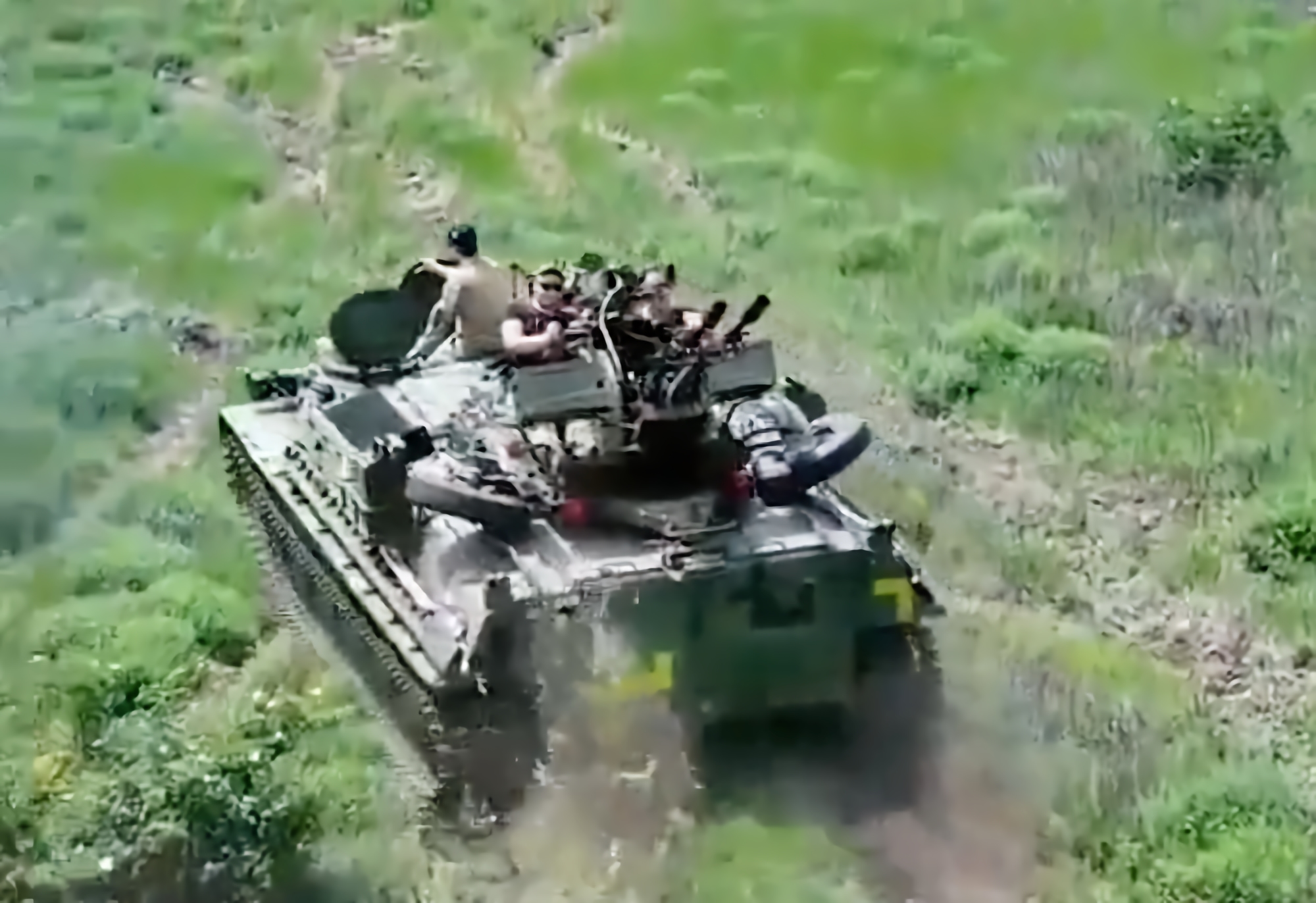 Le forze armate ucraine hanno sequestrato un corazzato da trasporto truppe russo MT-LBVM, installato su di esso un cannone antiaereo ZU-23-2 e lo hanno rispedito al fronte Le forze armate ucraine hanno sequestrato un corazzato da trasporto truppe russo MT-LBVM, installato su di esso un cannone antiaereo ZU-23-2 e lo hanno rispedito al fronte