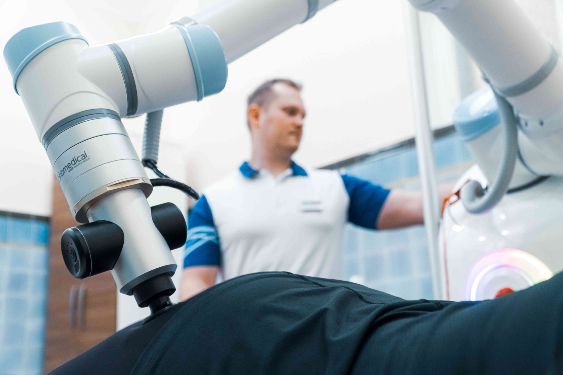 Anna è una robomasseuse high-tech che sta cambiando l'industria del benessere Incontro: Anna, la massaggiatrice robotica - il futuro del relax e della salute