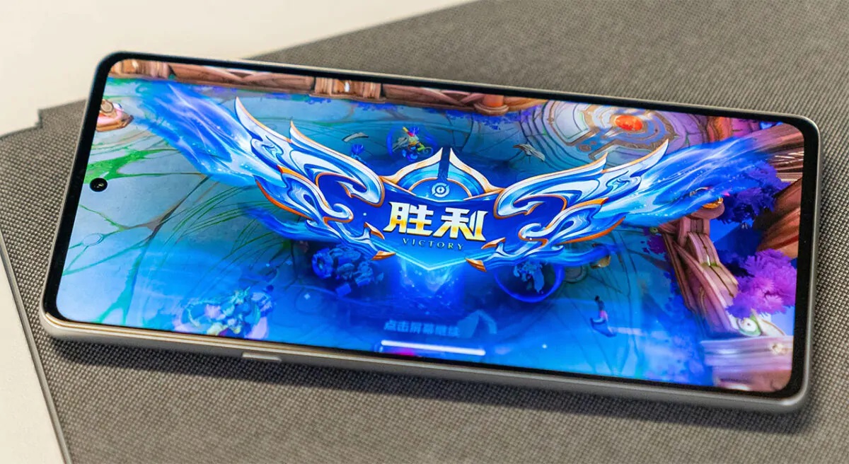Il primo smartphone con il processore Snapdragon 8 Gen1 Moto Edge X30 è stato mostrato in una foto "live" e in uno spot pubblicitario Il primo smartphone con il processore Snapdragon 8 Gen1 Moto Edge X30 è stato mostrato in una foto "live" e in uno spot pubblicitario
