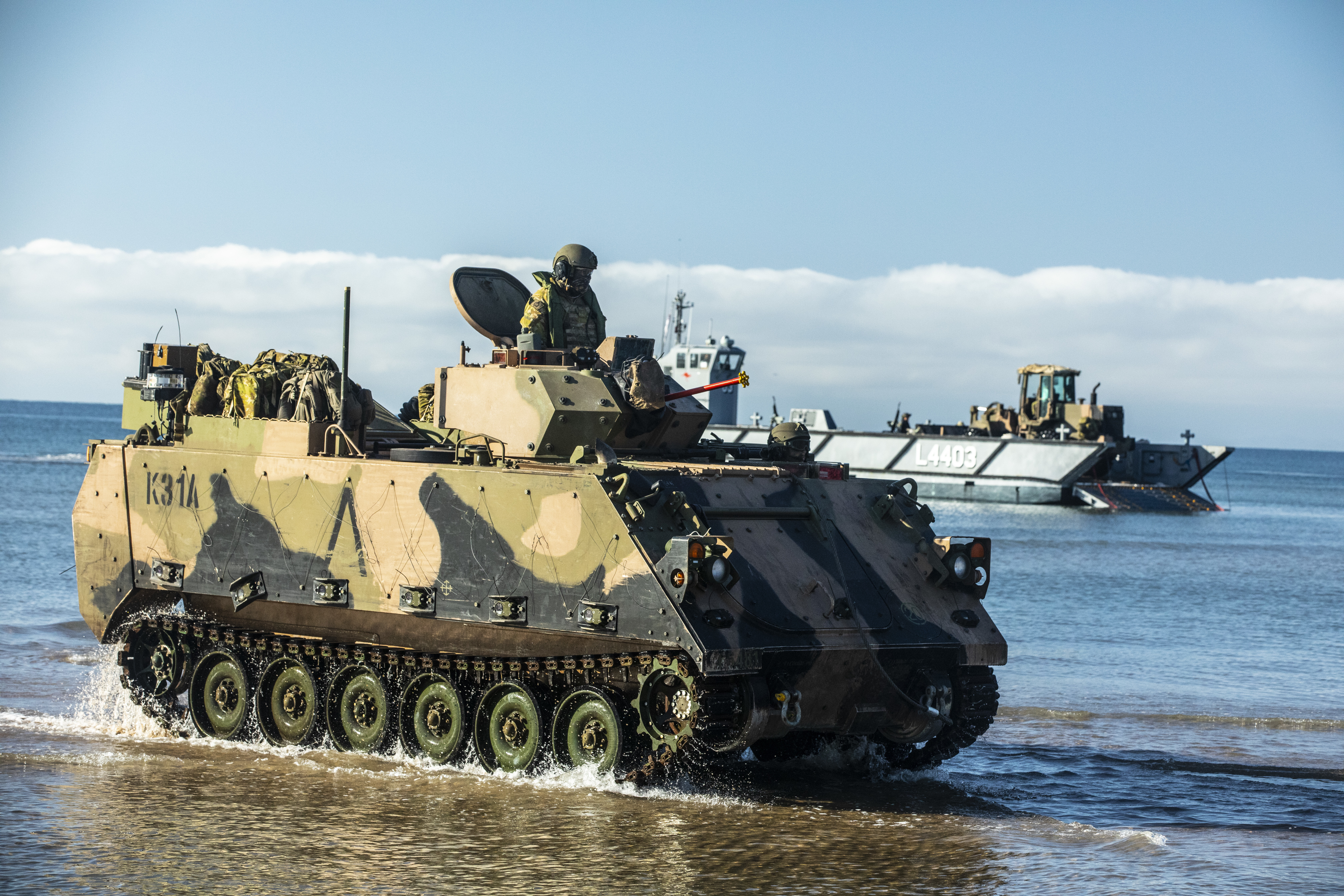 M113, camion MAN 40M e proiettili d'artiglieria da 105 mm: L'Australia annuncia un nuovo pacchetto di aiuti militari di 74.000.000 di dollari per l'Ucraina M113, camion MAN 40M e proiettili d'artiglieria da 105 mm: L'Australia annuncia un nuovo pacchetto di aiuti militari di 74.000.000 di dollari per l'Ucraina
