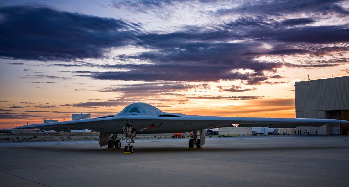 Il bombardiere nucleare di nuova generazione B-21 Raider ha iniziato i test di rullaggio in vista del suo volo inaugurale. Il bombardiere nucleare di nuova generazione B-21 Raider ha iniziato i test di rullaggio in vista del suo volo inaugurale.