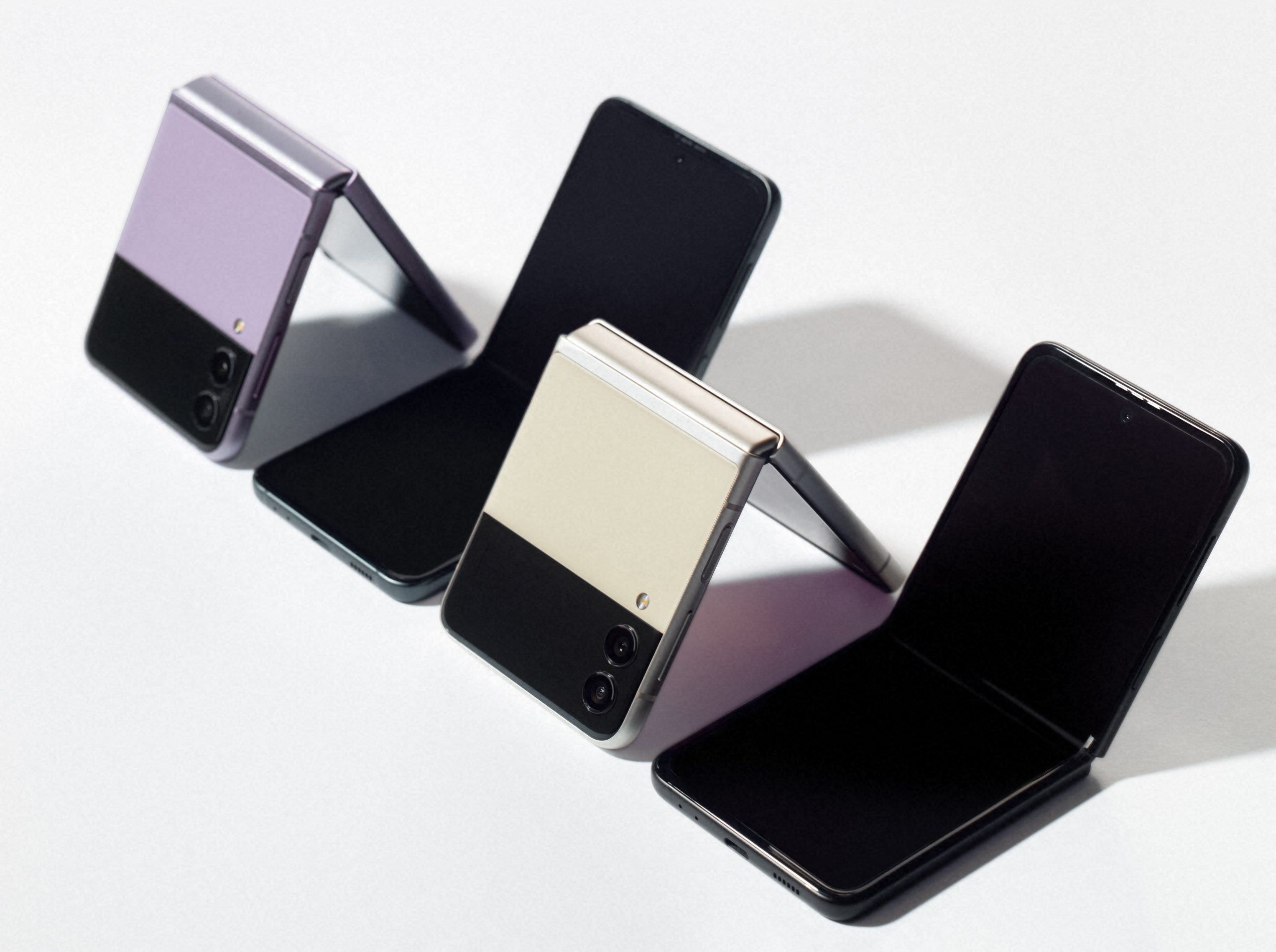 Non solo Find N: OPPO è al lavoro su un nuovo smartphone pieghevole, sarà in concorrenza con il Samsung Galaxy Z Flip 3 Non solo Find N: OPPO è al lavoro su un nuovo smartphone pieghevole, sarà in concorrenza con il Samsung Galaxy Z Flip 3
