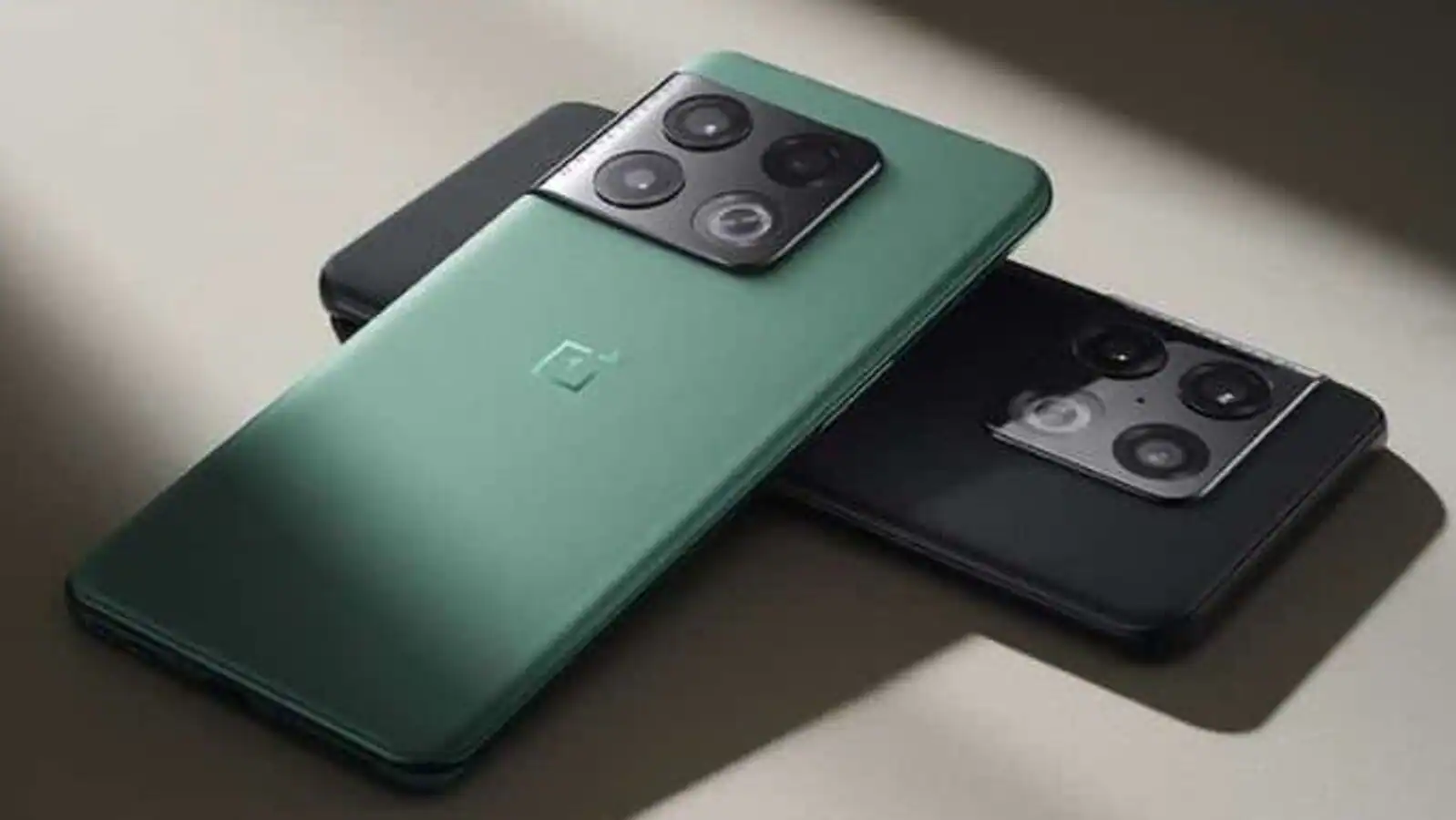Un rendering del mock-up del OnePlus 13 è già apparso su internet Un rendering del mock-up del OnePlus 13 è già apparso su internet