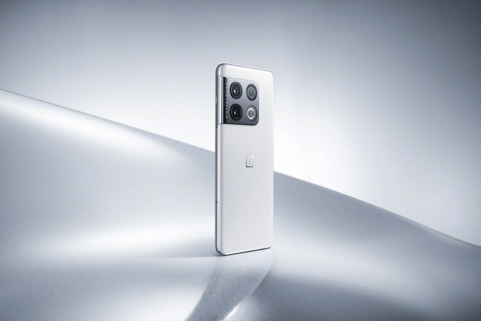 OnePlus 10 Pro presentato in Panda White con 512 GB di spazio di archiviazione OnePlus 10 Pro presentato in Panda White con 512 GB di spazio di archiviazione
