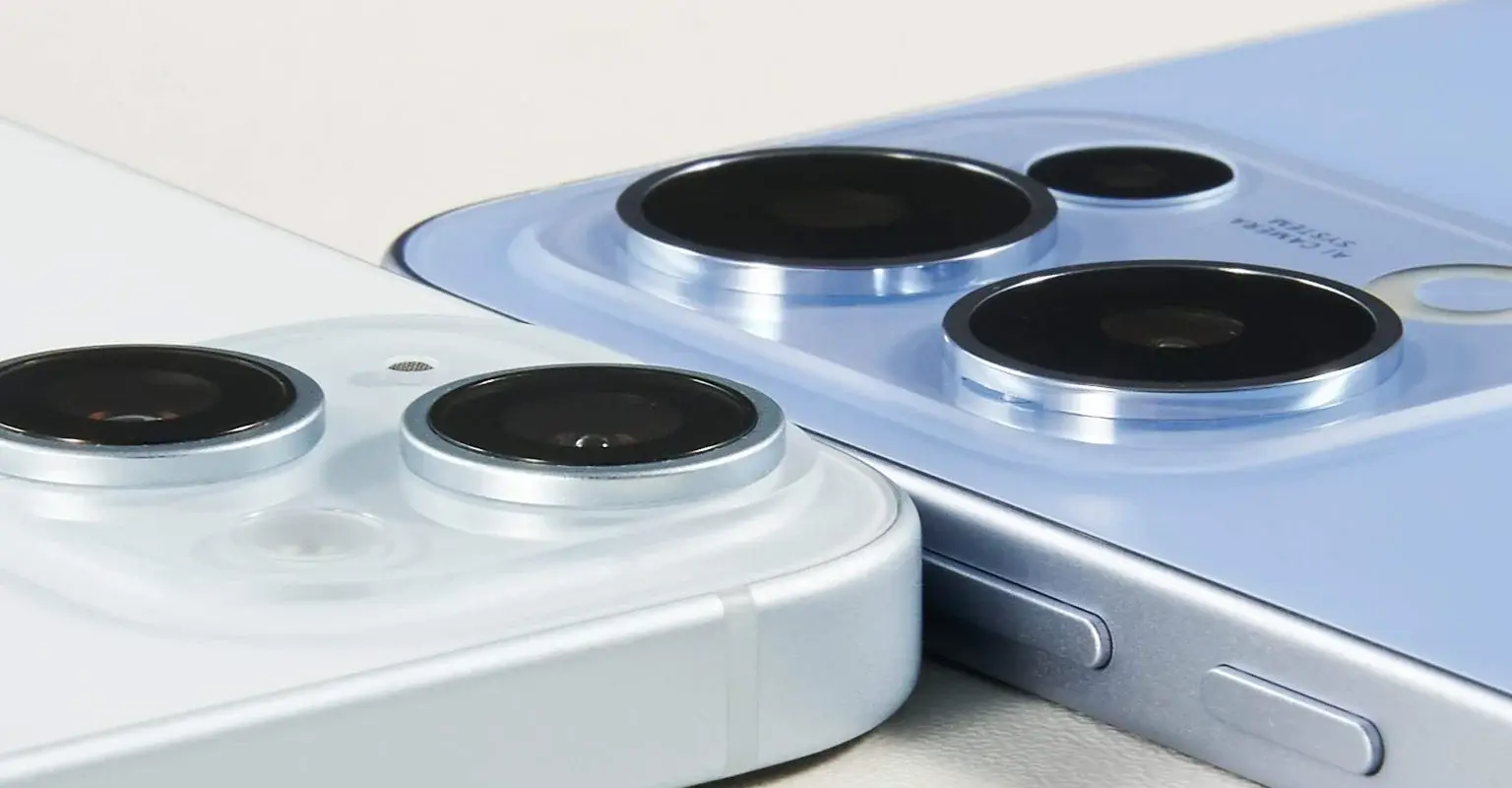 Gli imminenti Oppo Reno 13 e Reno 13 Pro sono emersi in un'immagine reale Gli imminenti Oppo Reno 13 e Reno 13 Pro sono emersi in un'immagine reale