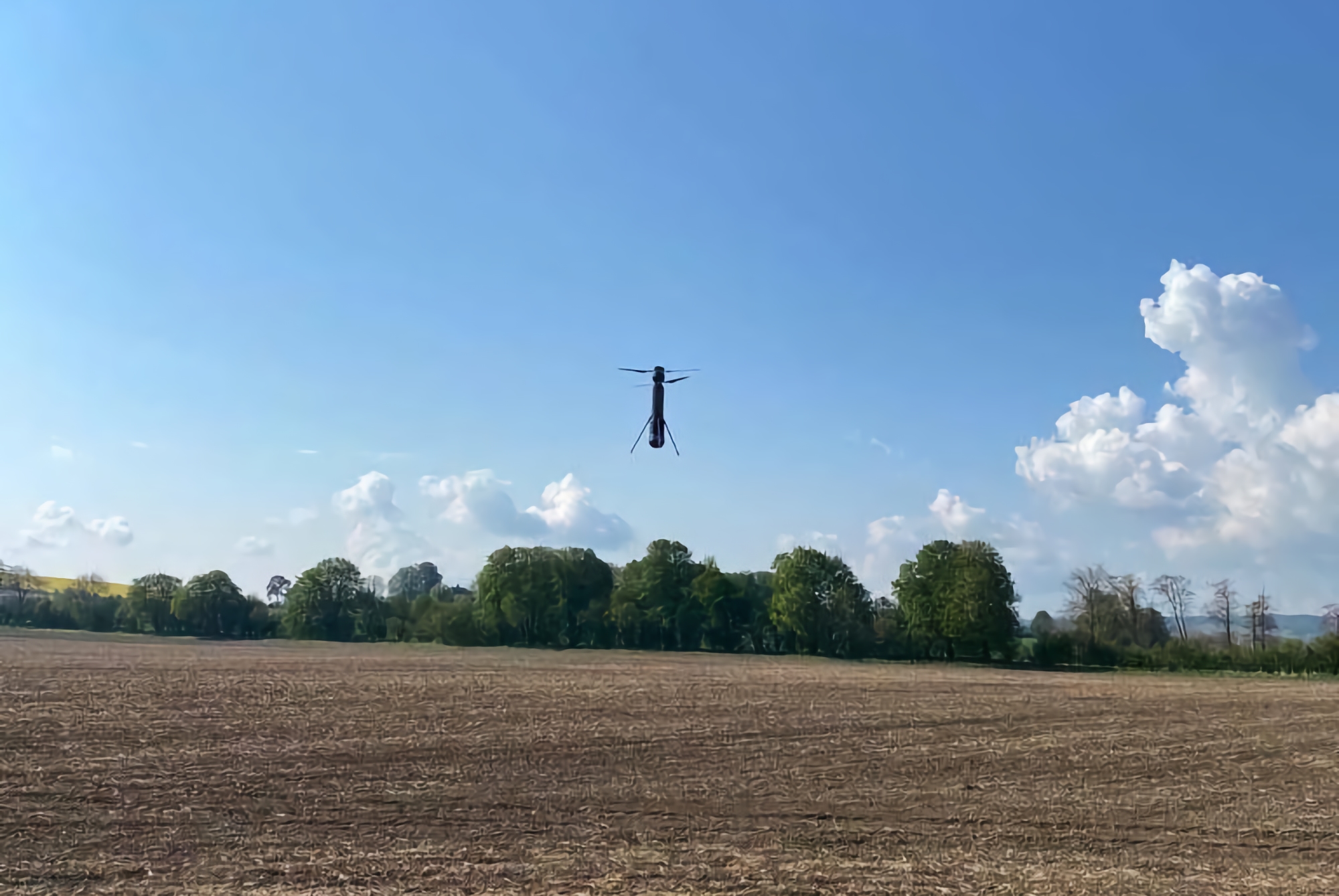 In servizio con le forze armate ucraine, hanno notato un insolito drone kamikaze con un sistema di decollo verticale. Potrebbe essere un raro UAV PHOLOS In servizio con le forze armate ucraine, hanno notato un insolito drone kamikaze con un sistema di decollo verticale. Potrebbe essere un raro UAV PHOLOS