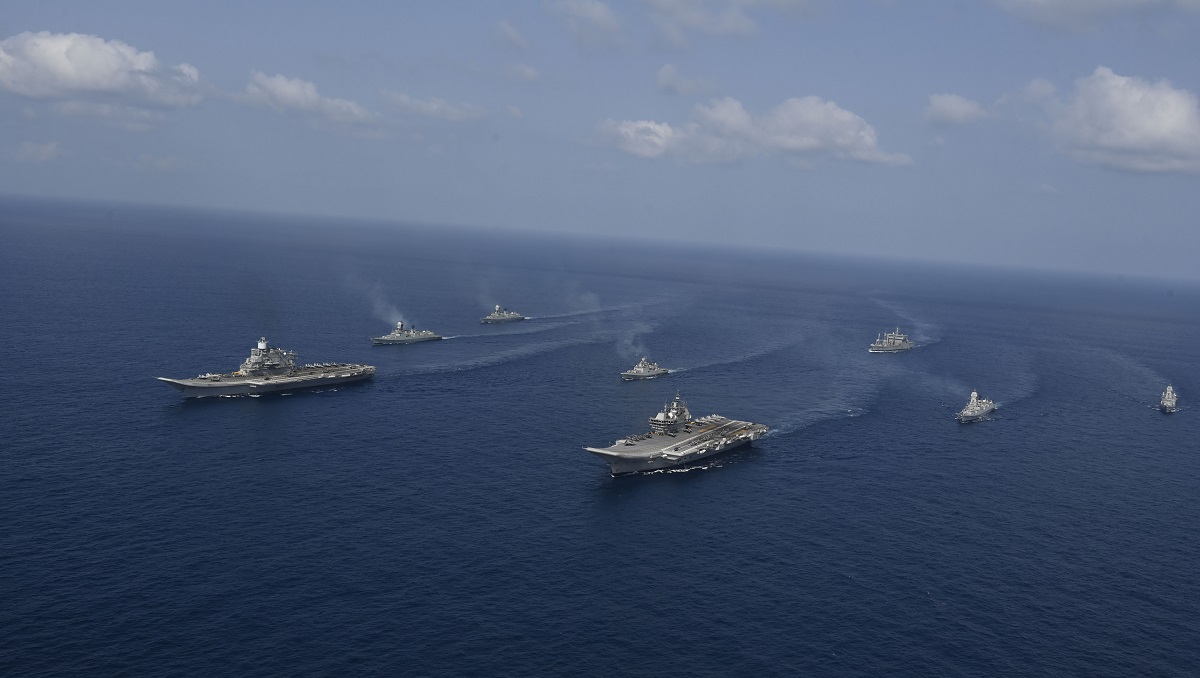 La Marina indiana è la prima a condurre manovre con le due portaerei INS Vikrant e INS Vikramaditya.