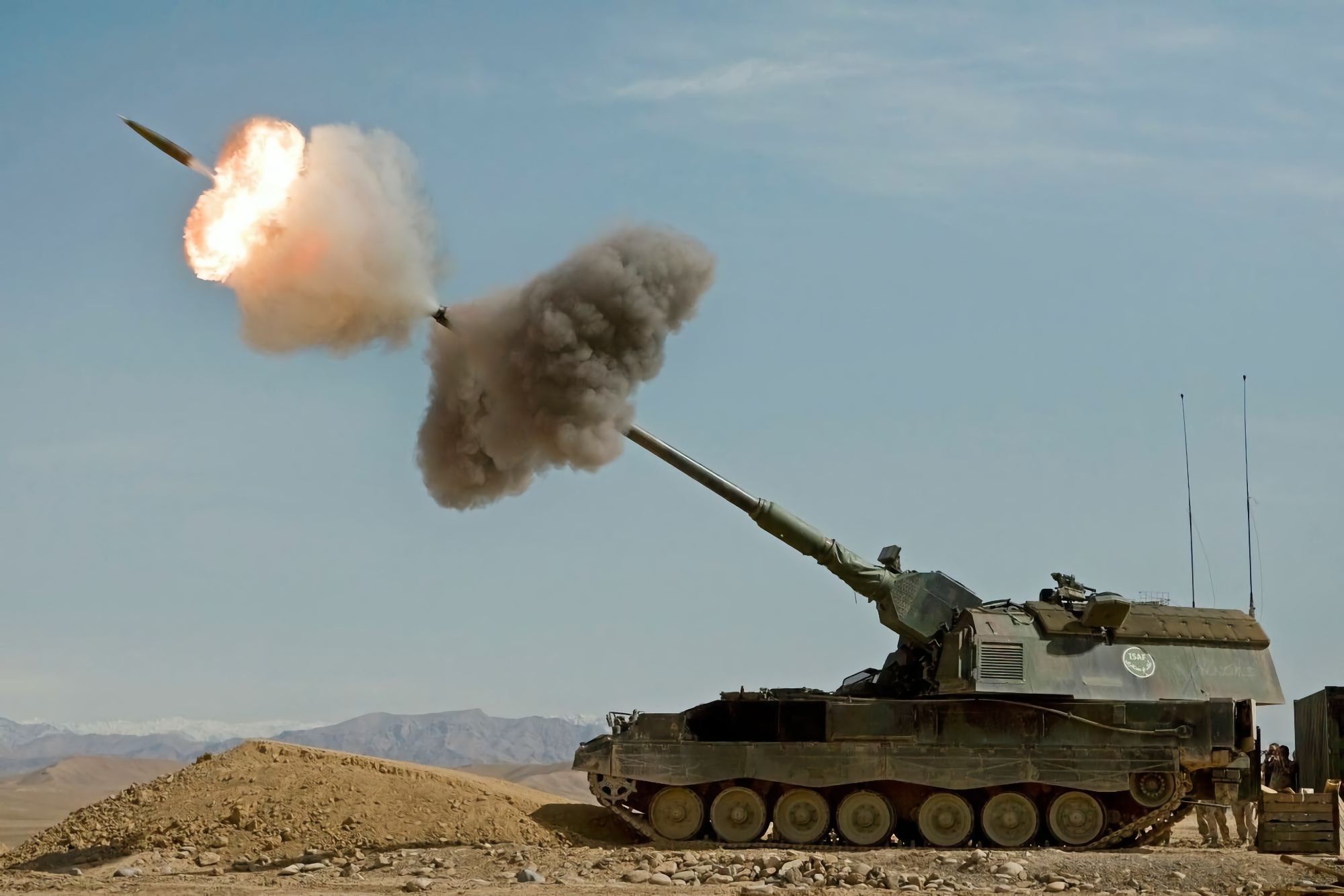 Germania e Paesi Bassi intendono trasferire un nuovo lotto di cannoni semoventi Panzerhaubitze 2000 in Ucraina Germania e Paesi Bassi intendono trasferire un nuovo lotto di cannoni semoventi Panzerhaubitze 2000 in Ucraina