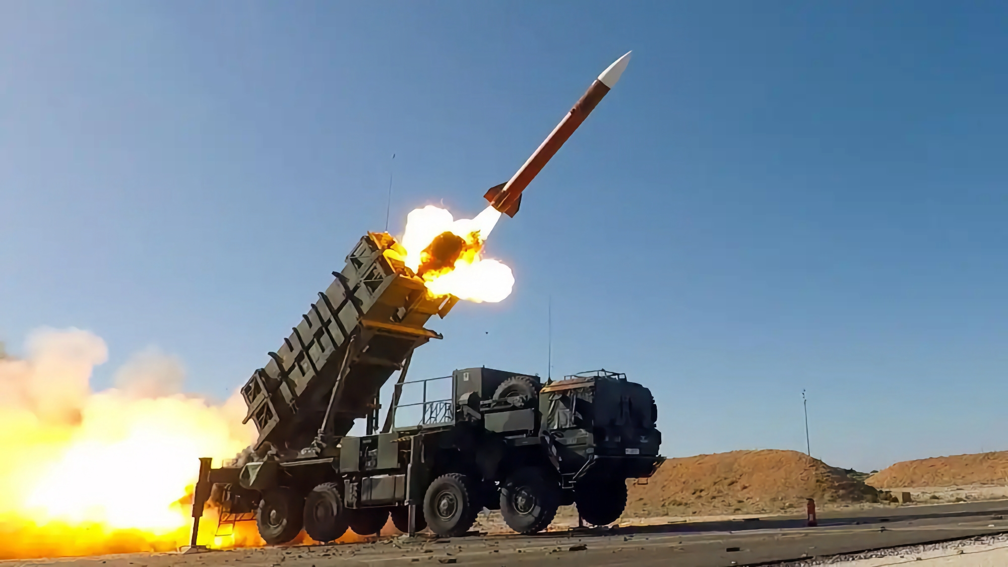Patriot SAM, missili per HIMARS, veicoli blindati Cougar MRAP, HMMWV e munizioni per aerei JDAM: Gli Stati Uniti annunciano il più grande pacchetto di aiuti militari per l'Ucraina del valore di 1.850.000.000 di dollari. Patriot SAM, missili per HIMARS, veicoli blindati Cougar MRAP, HMMWV e munizioni per aerei JDAM: Gli Stati Uniti annunciano il più grande pacchetto di aiuti militari per l'Ucraina del valore di 1.850.000.000 di dollari.