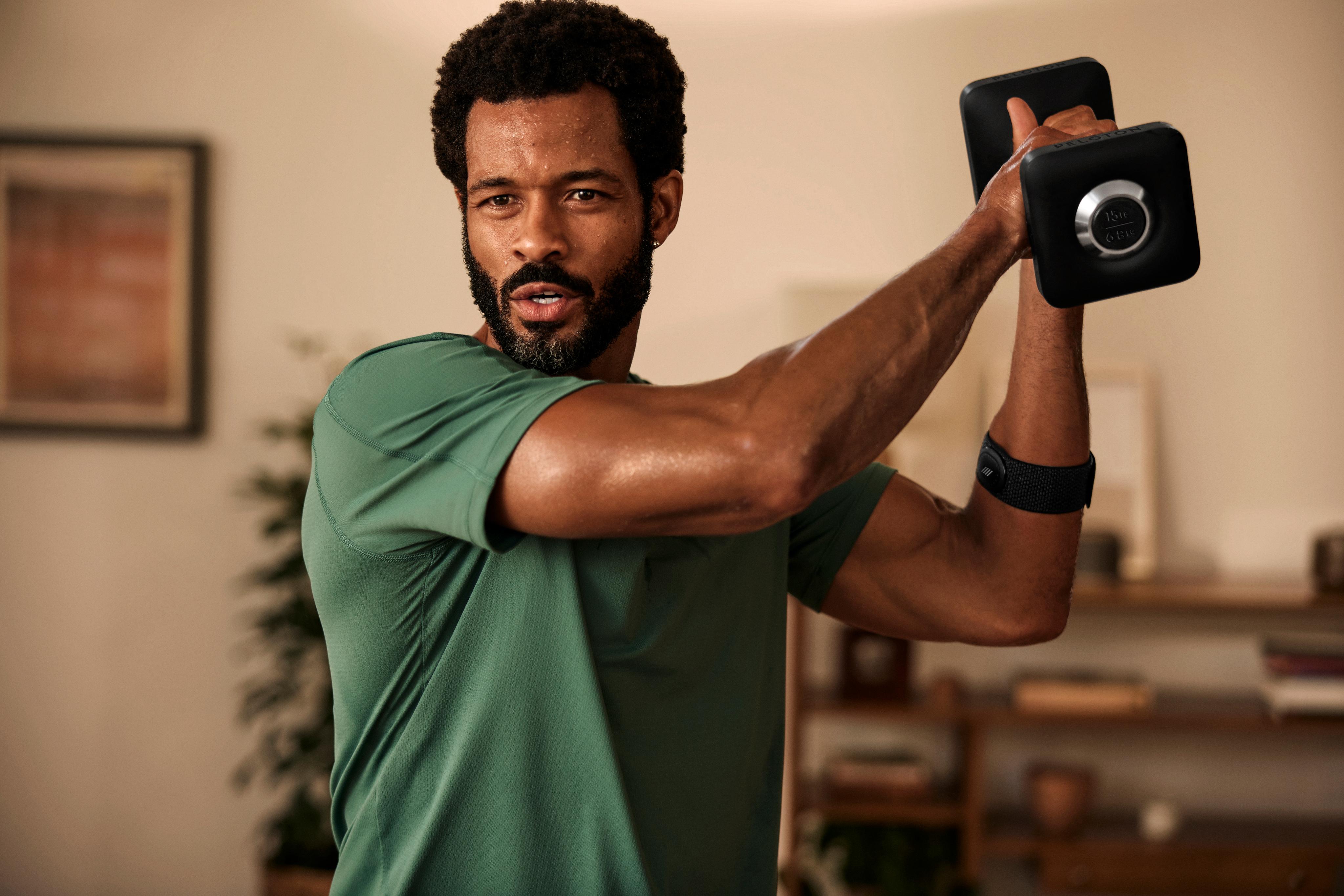 Fascia per la frequenza cardiaca Peloton: fascia da braccio con sensore di frequenza cardiaca integrato Fascia per la frequenza cardiaca Peloton: fascia da braccio con sensore di frequenza cardiaca integrato