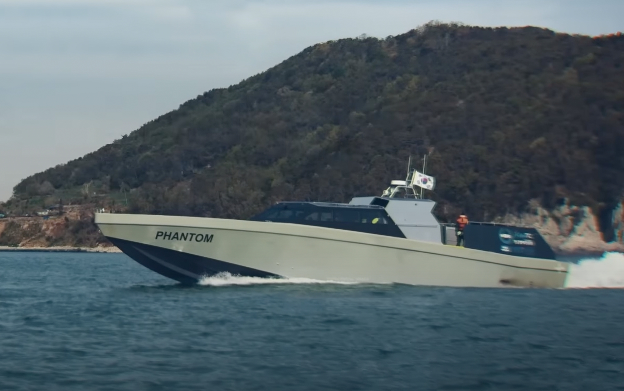 La Corea del Sud ha presentato una nave intercettatrice Phantom all'avanguardia con una mitragliatrice e un modulo di combattimento RCWS La Corea del Sud ha presentato una nave intercettatrice Phantom all'avanguardia con una mitragliatrice e un modulo di combattimento RCWS