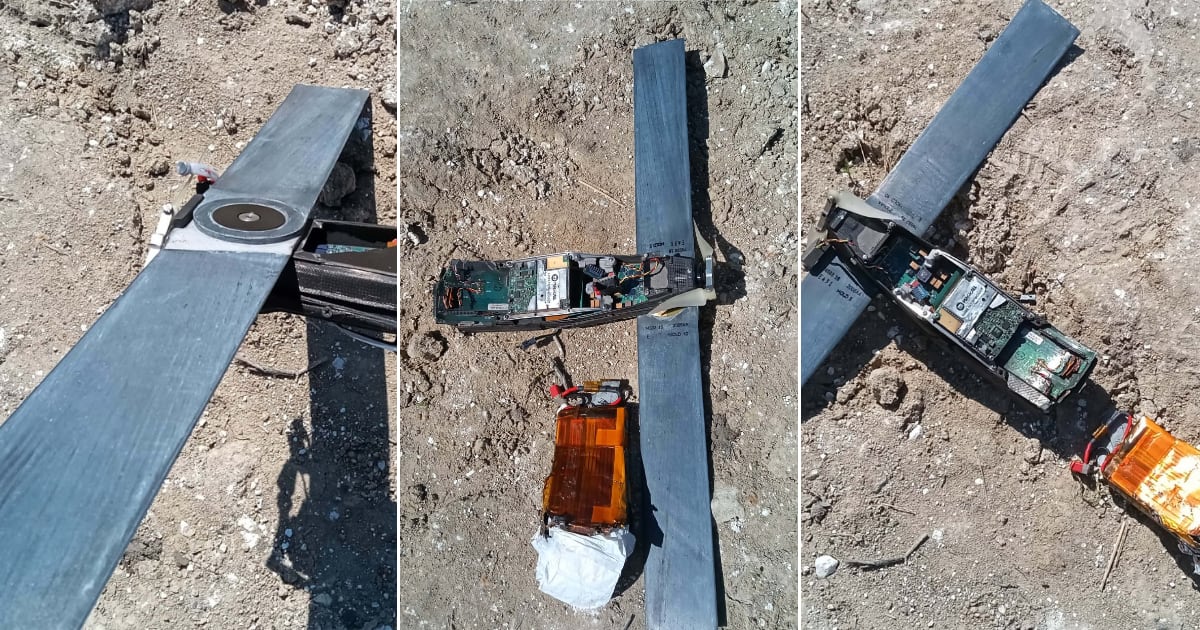 Gli invasori hanno mostrato il relitto del drone kamikaze Phoenix Ghost, questo è il primo caso al mondo del suo utilizzo in combattimento (ma questo non è certo) Gli invasori hanno mostrato il relitto del drone kamikaze Phoenix Ghost, questo è il primo caso al mondo del suo utilizzo in combattimento (ma questo non è certo)