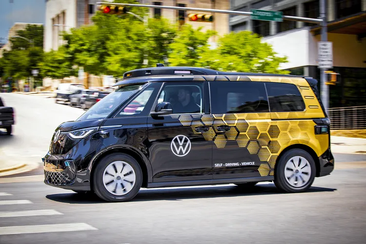 Volkswagen testerà i furgoni a guida autonoma ID Buzz su strade pubbliche ad Austin, USA Volkswagen testerà i furgoni a guida autonoma ID Buzz su strade pubbliche ad Austin, USA