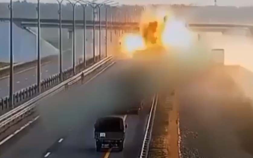 Gli elicotteri d'attacco russi hanno attaccato un'autostrada per rallentare l'avanzata della PMC di Wagner verso Mosca, ma hanno mancato l'obiettivo e distrutto un veicolo civile.