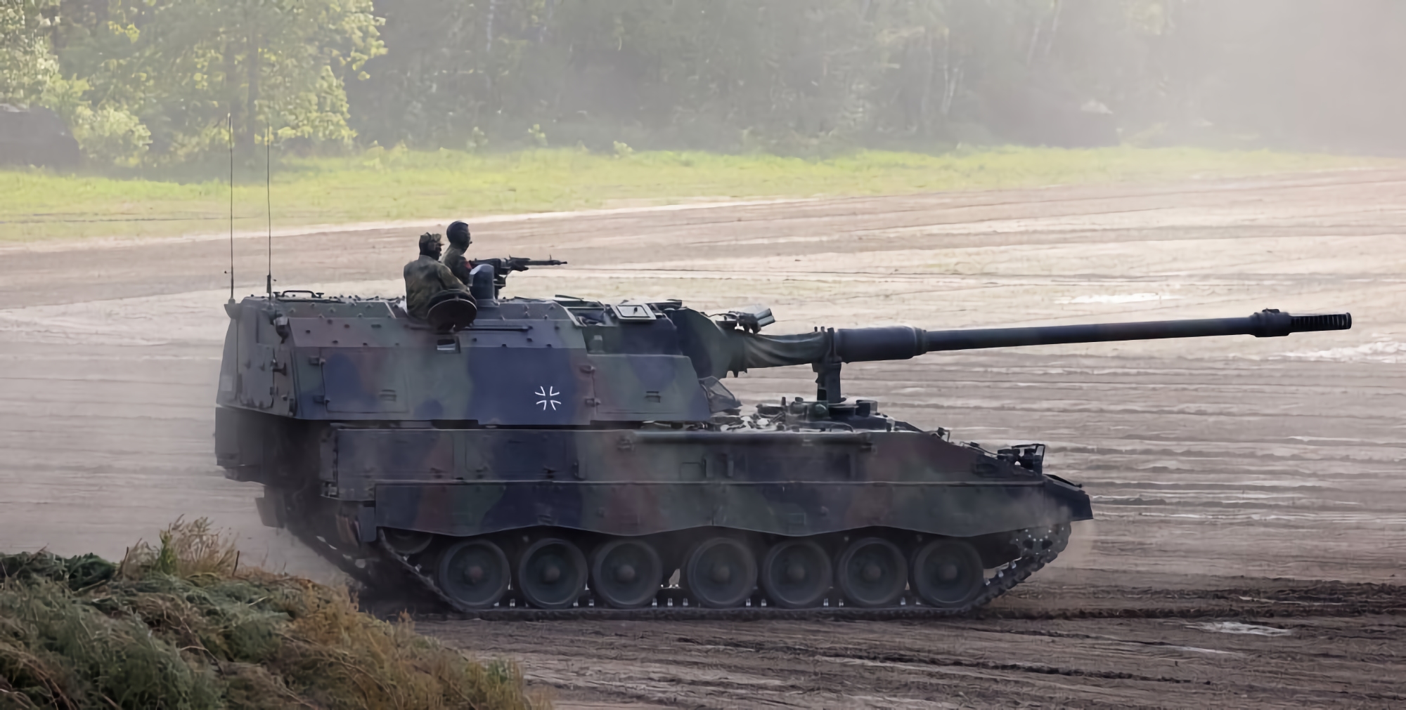 I media hanno mostrato il primo video con gli obici PzH 2000 nelle mani delle forze armate I media hanno mostrato il primo video con gli obici PzH 2000 nelle mani delle forze armate