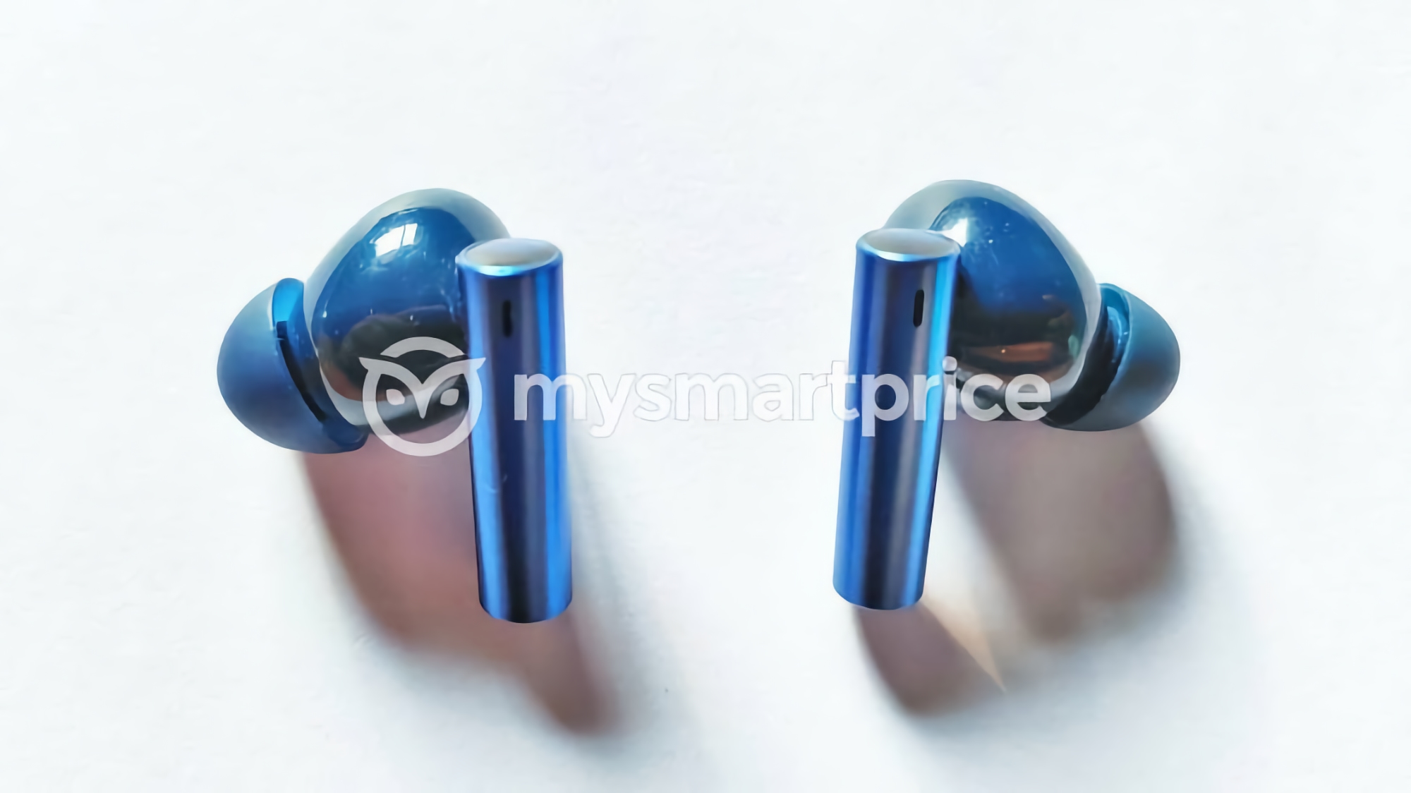 realme Buds Air 3 è apparso sulle foto "live": colore blu e design insolito della custodia di ricarica realme Buds Air 3 è apparso sulle foto "live": colore blu e design insolito della custodia di ricarica