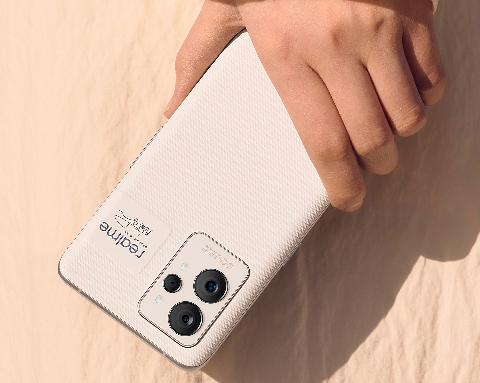 Realme GT 2 Pro appare nelle immagini ufficiali con un design come il Realme GT 2 Neo Realme GT 2 Pro appare nelle immagini ufficiali con un design come il Realme GT 2 Neo