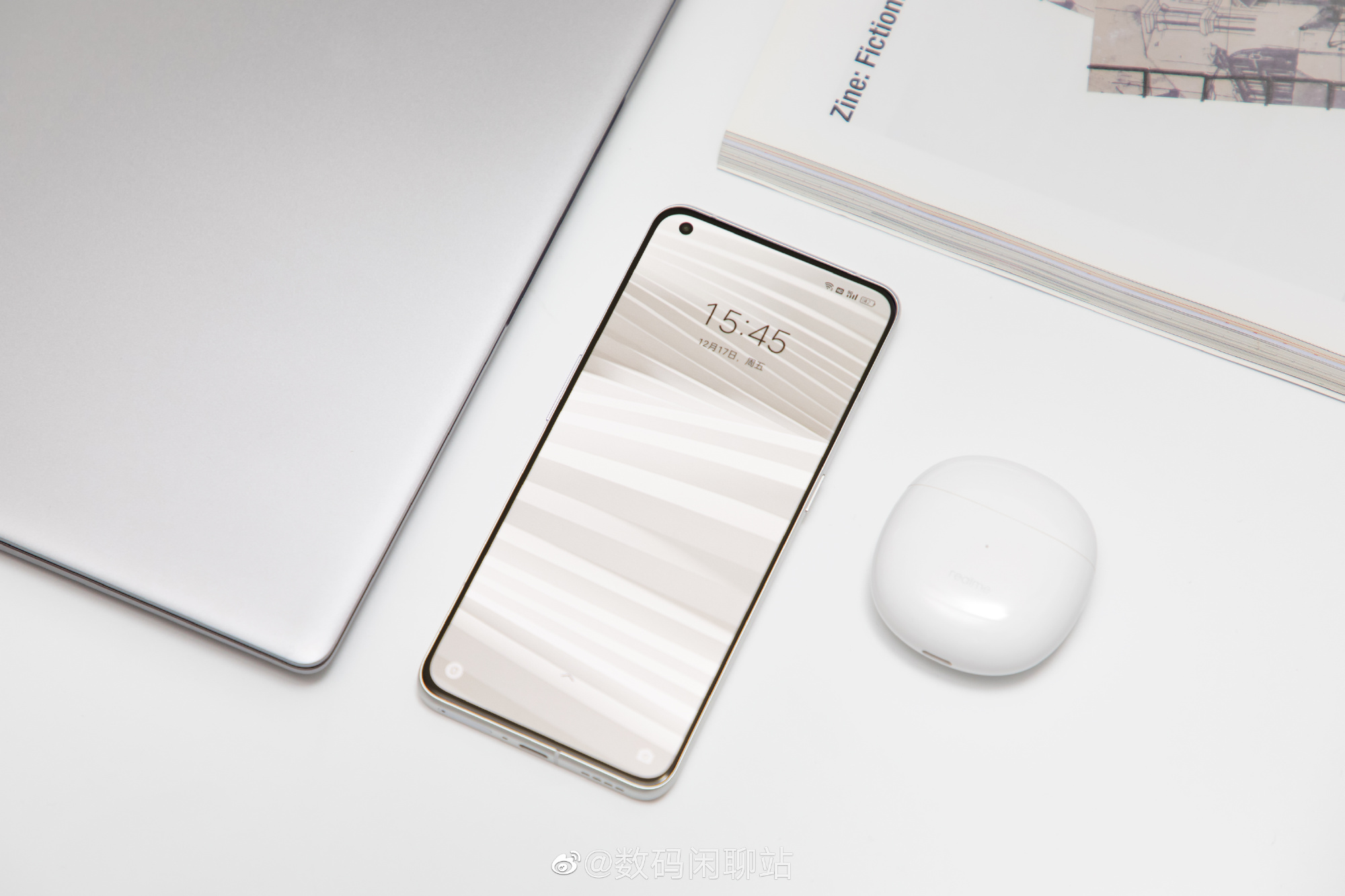 Realme GT2 Pro Master Edition è apparso su una nuova immagine: un display "che perde" senza arrotondamenti e cornici sottili Realme GT2 Pro Master Edition è apparso su una nuova immagine: un display "che perde" senza arrotondamenti e cornici sottili