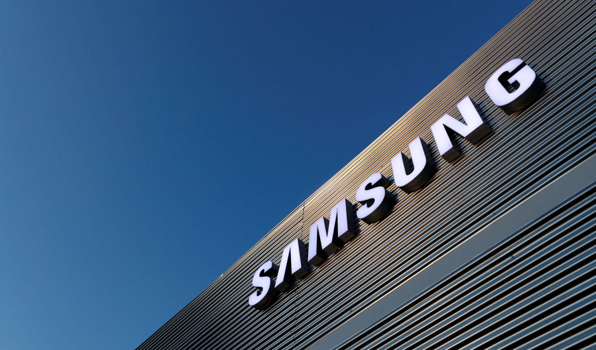 Il nuovo logo di Samsung su un edificio: un simbolo di innovazione o una necessità? Samsung installa un nuovo logo sul suo edificio: cosa si nasconde dietro?
