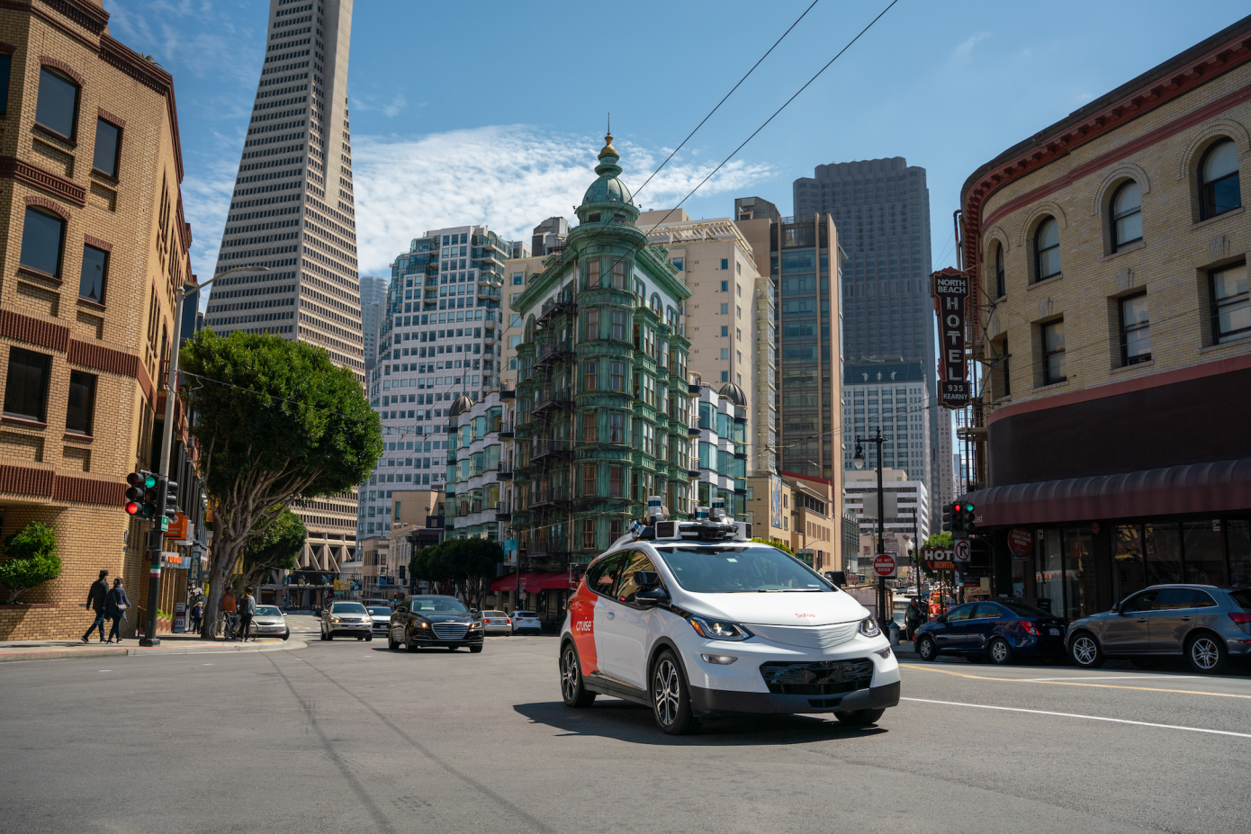 San Francisco chiede la revisione dei permessi per l'espansione della rete di robotaxi Cruise e Waymo San Francisco chiede la revisione dei permessi per l'espansione della rete di robotaxi Cruise e Waymo