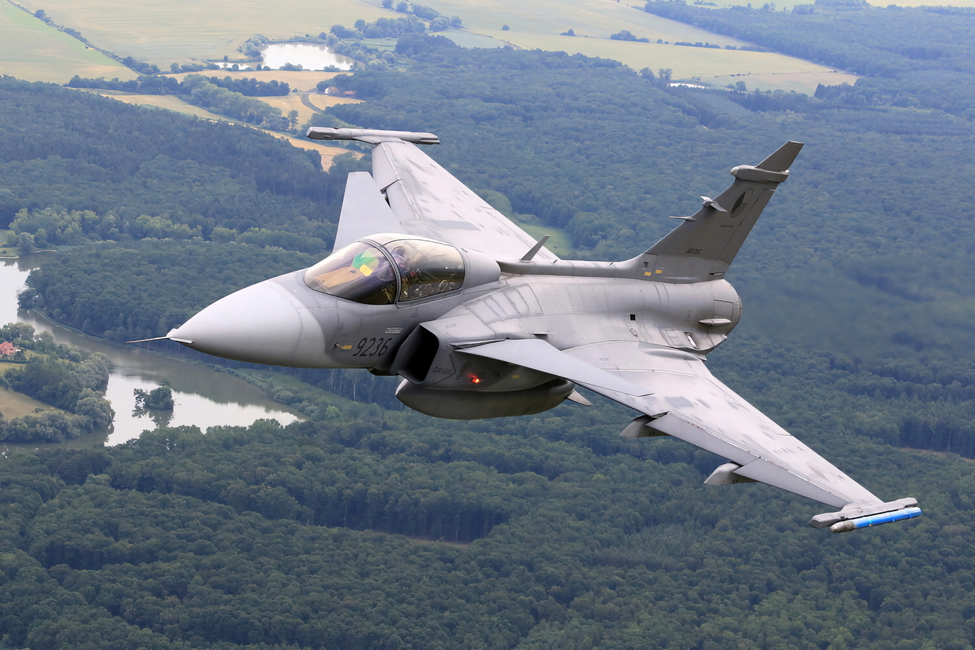 L'Ucraina è a un passo dal ricevere i caccia svedesi Saab JAS 39 Gripen: I piloti ucraini sono stati sottoposti a un programma di familiarizzazione sull'uso del velivolo. L'Ucraina è a un passo dal ricevere i caccia svedesi Saab JAS 39 Gripen: I piloti ucraini sono stati sottoposti a un programma di familiarizzazione sull'uso del velivolo.