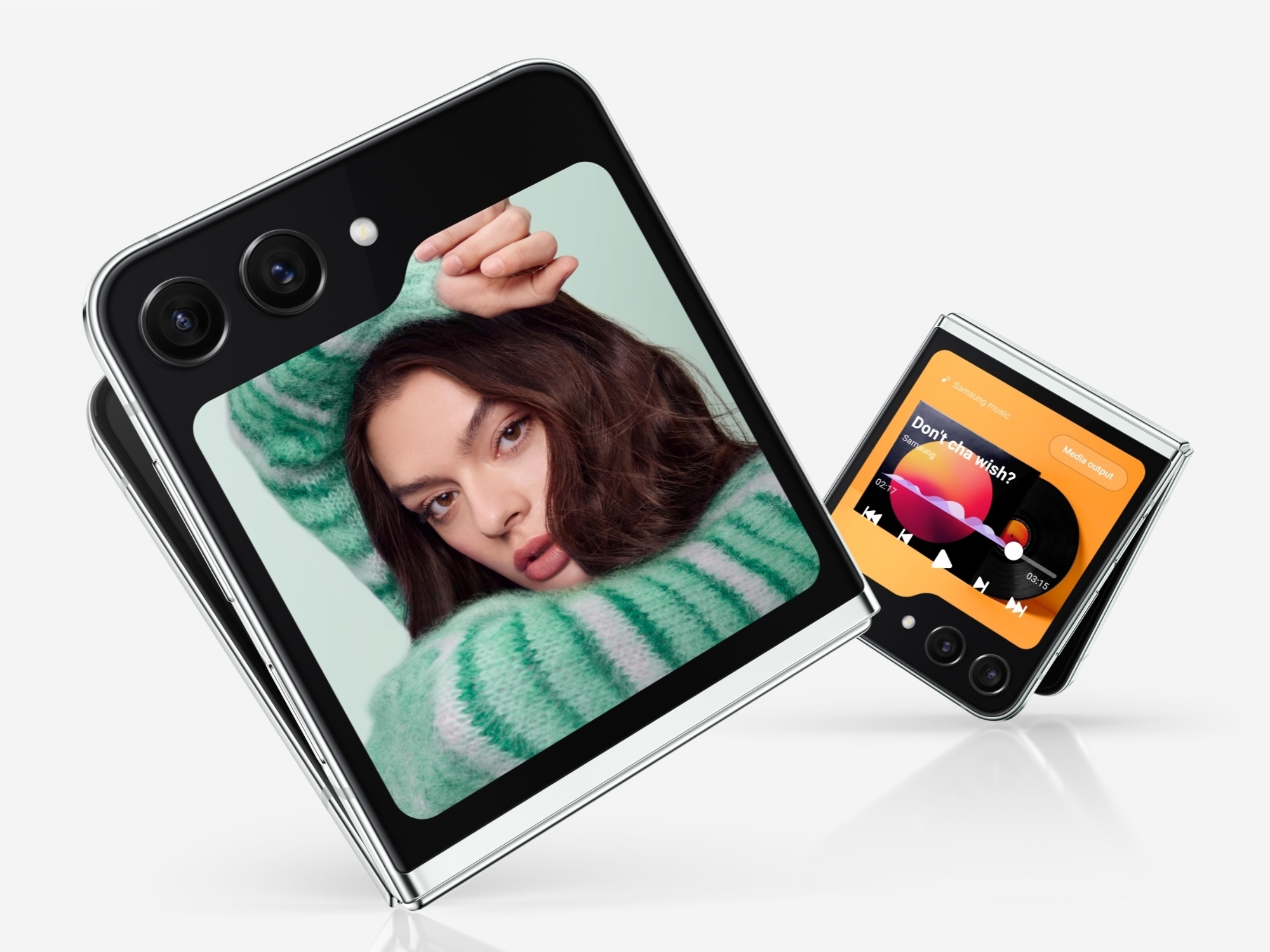 Gli utenti di Samsung Galaxy Flip 5 in Europa hanno iniziato a ricevere One UI 6.1.1 Gli utenti di Samsung Galaxy Flip 5 in Europa hanno iniziato a ricevere One UI 6.1.1