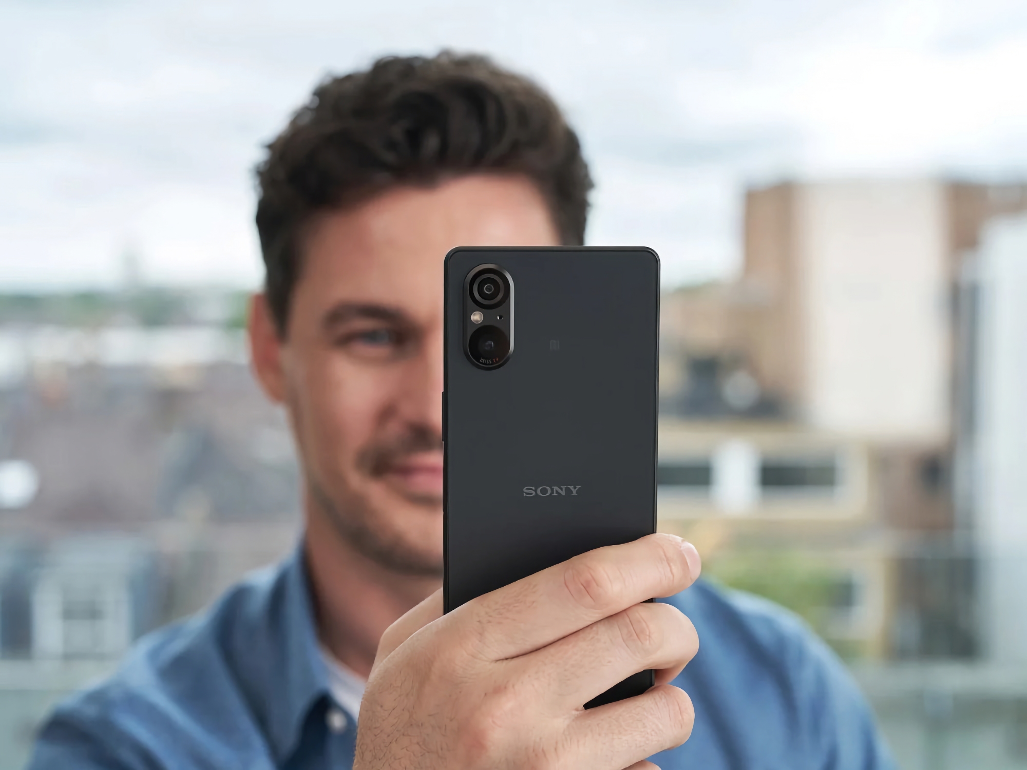 L'ammiraglia compatta Sony Xperia 5 V con chip Snapdragon 8 Gen 2 e fotocamera da 52 MP ha iniziato le vendite in Germania, Francia, Spagna e altri paesi europei. L'ammiraglia compatta Sony Xperia 5 V con chip Snapdragon 8 Gen 2 e fotocamera da 52 MP ha iniziato le vendite in Germania, Francia, Spagna e altri paesi europei.