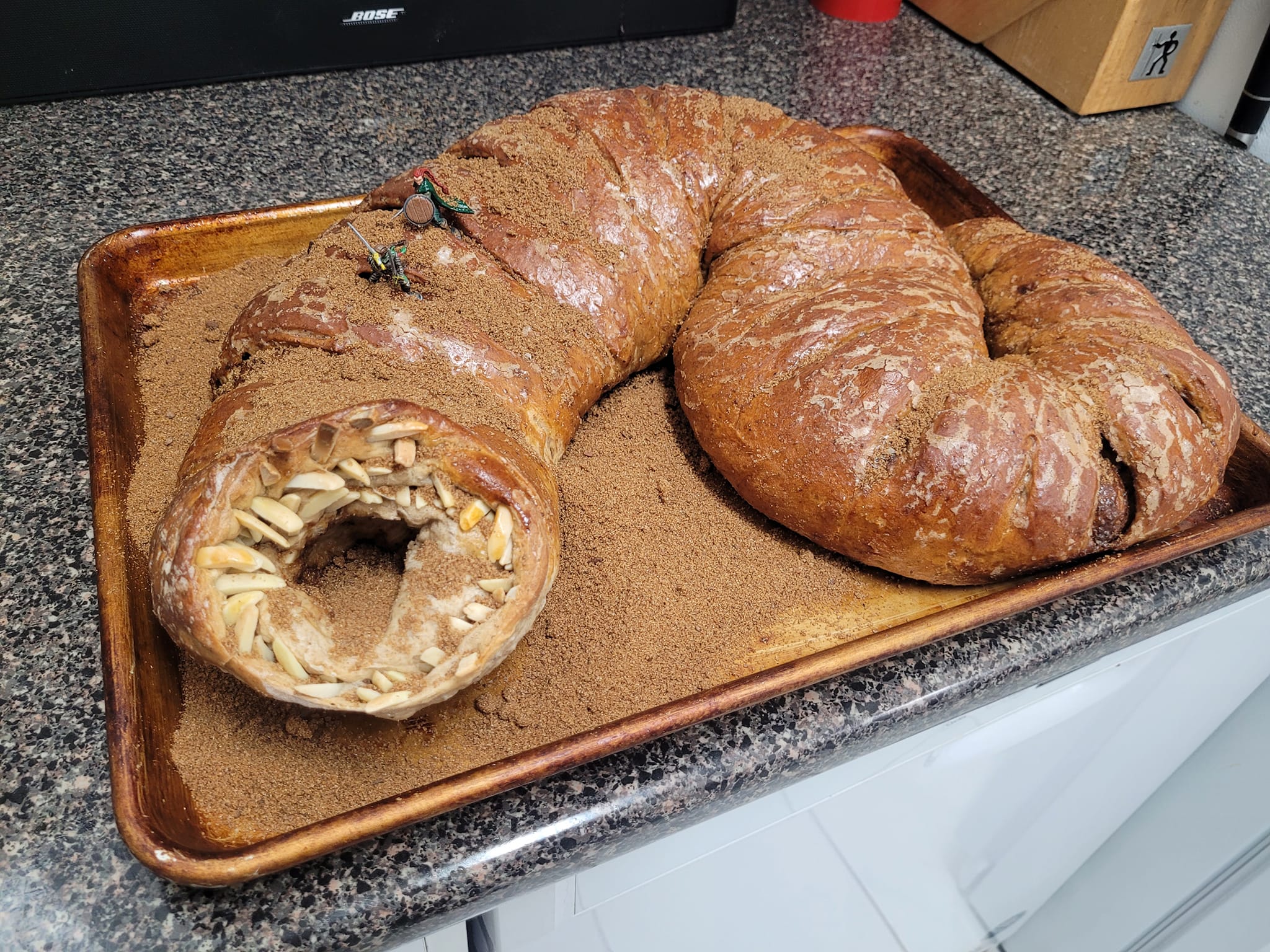 "Ho fatto lo Spicy Shai Khulud ripieno di cannella e chiodi di garofano!": le foto scioccanti di un esperimento culinario che spaventa e attrae allo stesso tempo "Ho fatto lo Spicy Shai Khulud ripieno di cannella e chiodi di garofano!": le foto scioccanti di un esperimento culinario che spaventa e attrae allo stesso tempo