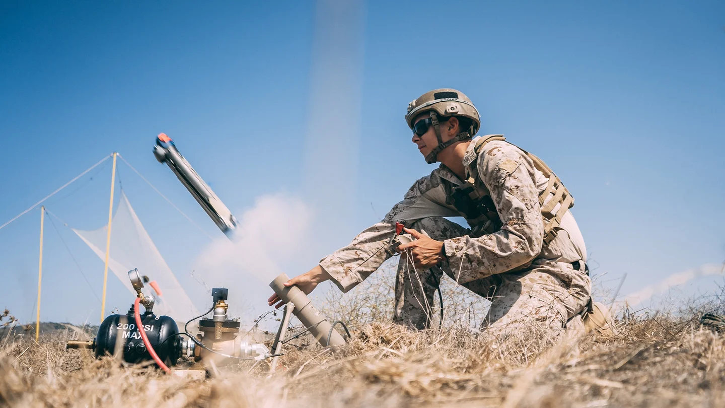 L'esercito ucraino per la prima volta ha dimostrato in azione il lanciatore Switchblade 300 L'esercito ucraino per la prima volta ha dimostrato in azione il lanciatore Switchblade 300