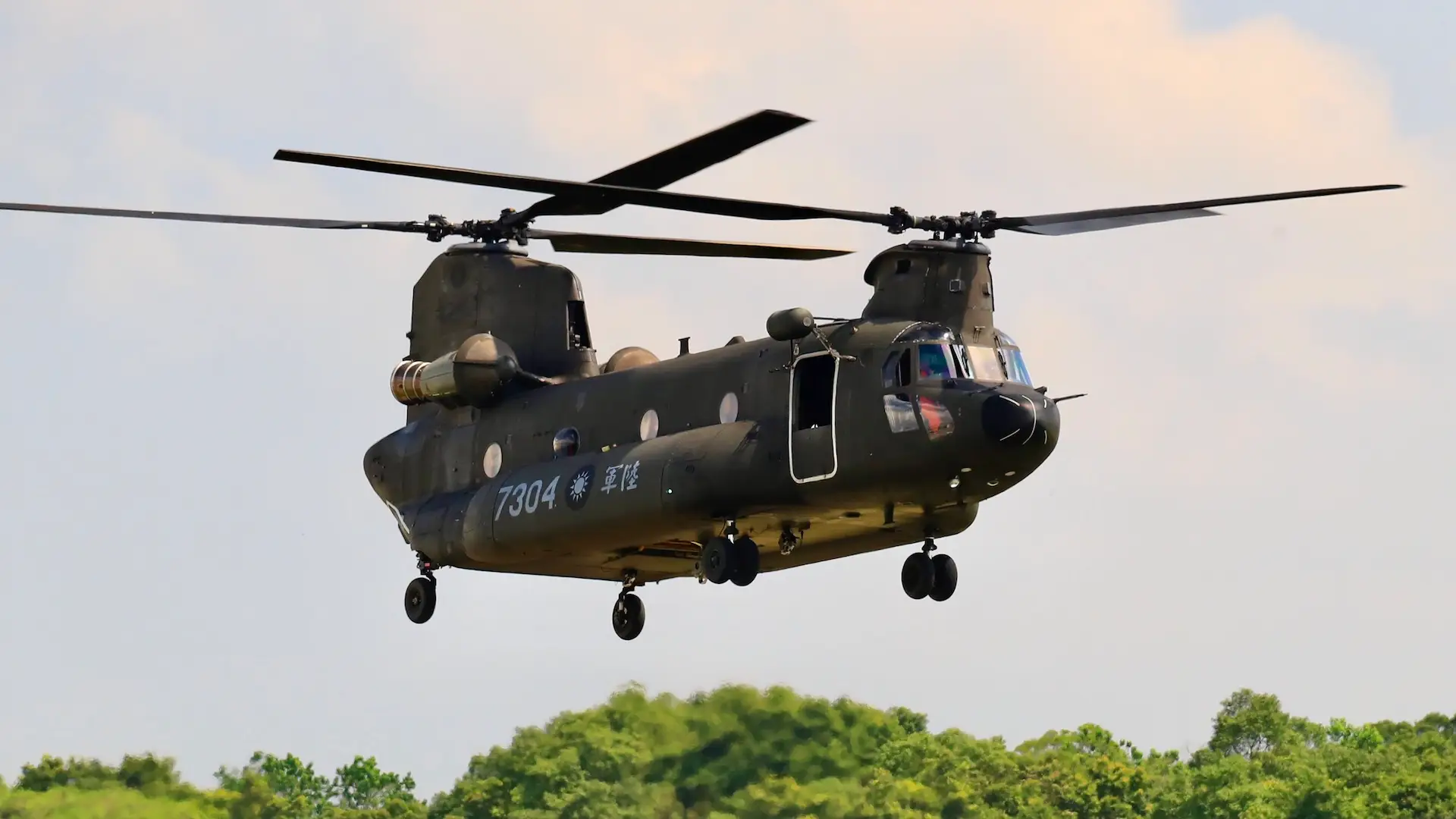 Un pilota taiwanese ha cercato di dirottare un elicottero CH-47 Chinook statunitense verso la Cina per una ricompensa di 15 milioni di dollari Un pilota taiwanese ha cercato di dirottare un elicottero CH-47 Chinook statunitense verso la Cina per una ricompensa di 15 milioni di dollari