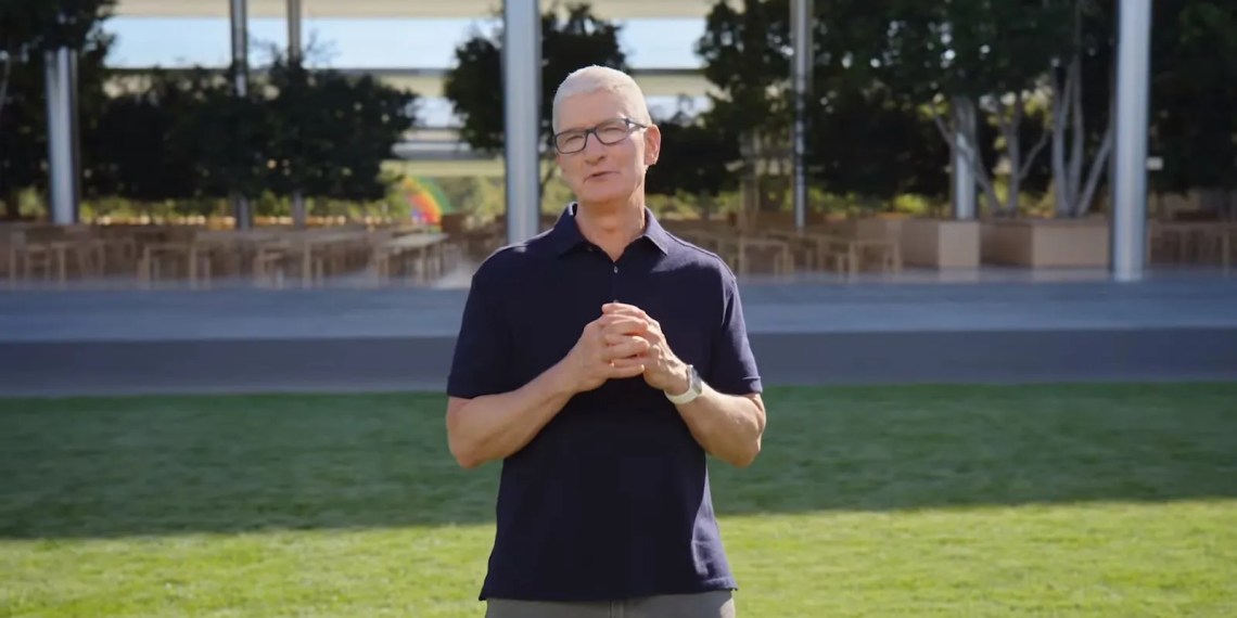 "Compra un iPhone a tua madre": la risposta di Tim Cook a una domanda sul supporto RCS in iMessage "Compra un iPhone a tua madre": la risposta di Tim Cook a una domanda sul supporto RCS in iMessage