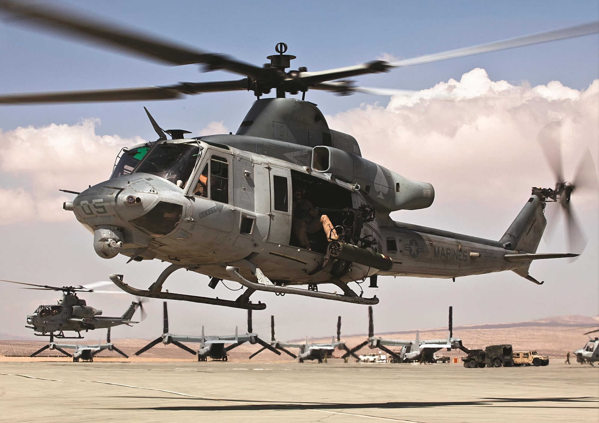 Gli Stati Uniti hanno trasferito un nuovo lotto di elicotteri d'attacco UH-1Y Venom alla Repubblica Ceca. Gli Stati Uniti hanno trasferito un nuovo lotto di elicotteri d'attacco UH-1Y Venom alla Repubblica Ceca.