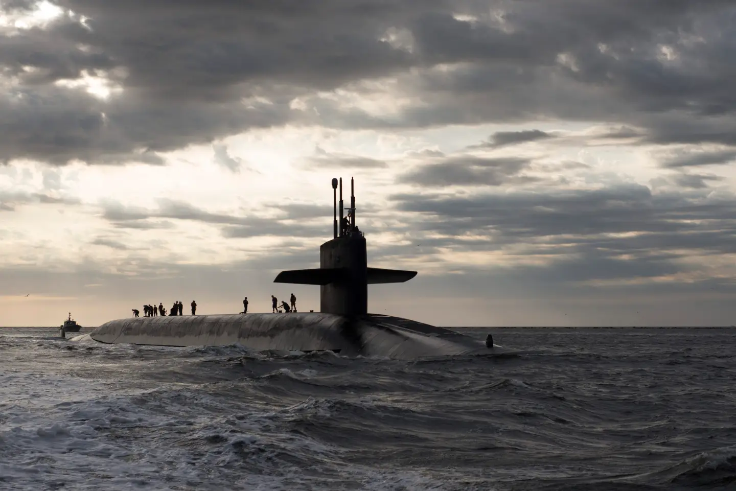 Gli Stati Uniti invieranno alla Repubblica di Corea sottomarini della classe Ohio con missili balistici Trident II e testate nucleari con una gittata di lancio fino a 12.000 km. Gli Stati Uniti invieranno alla Repubblica di Corea sottomarini della classe Ohio con missili balistici Trident II e testate nucleari con una gittata di lancio fino a 12.000 km.
