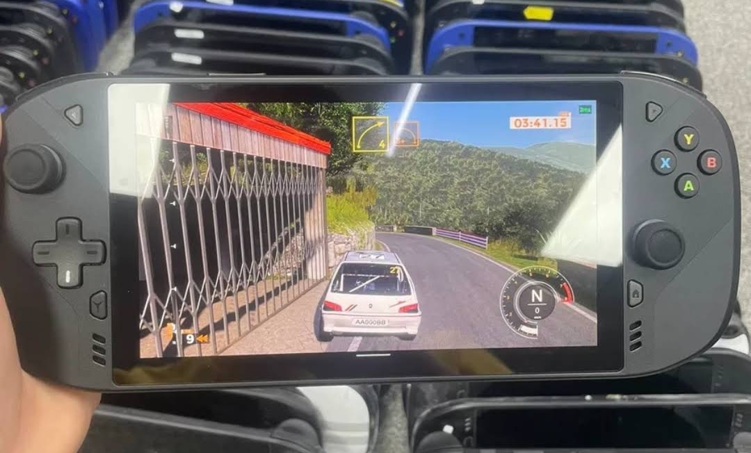 In Cina sono iniziate le vendite del set-top box portatile Lenovo Legion Play con processore Snapdragon 888, già cancellato. In Cina sono iniziate le vendite del set-top box portatile Lenovo Legion Play con processore Snapdragon 888, già cancellato.