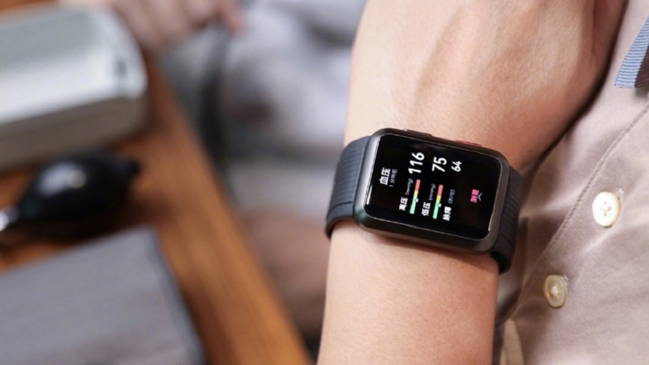 Smartwatch Huawei Watch D sarà in grado di misurare la pressione sanguigna utilizzando un cinturino speciale Smartwatch Huawei Watch D sarà in grado di misurare la pressione sanguigna utilizzando un cinturino speciale