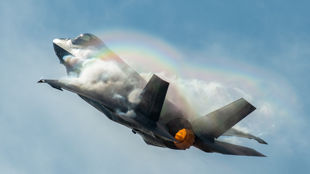 Raytheon effettua una dimostrazione di successo del sistema di gestione dell'energia per l'aggiornamento del caccia F-35 Lightning II Raytheon effettua una dimostrazione di successo del sistema di gestione dell'energia per l'aggiornamento del caccia F-35 Lightning II