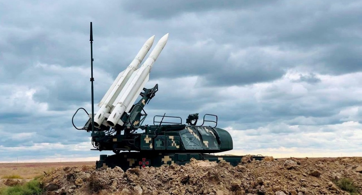 Gli specialisti ucraini ripristinano il sistema missilistico terra-aria Buk-M1 dopo la sconfitta del drone Lancet