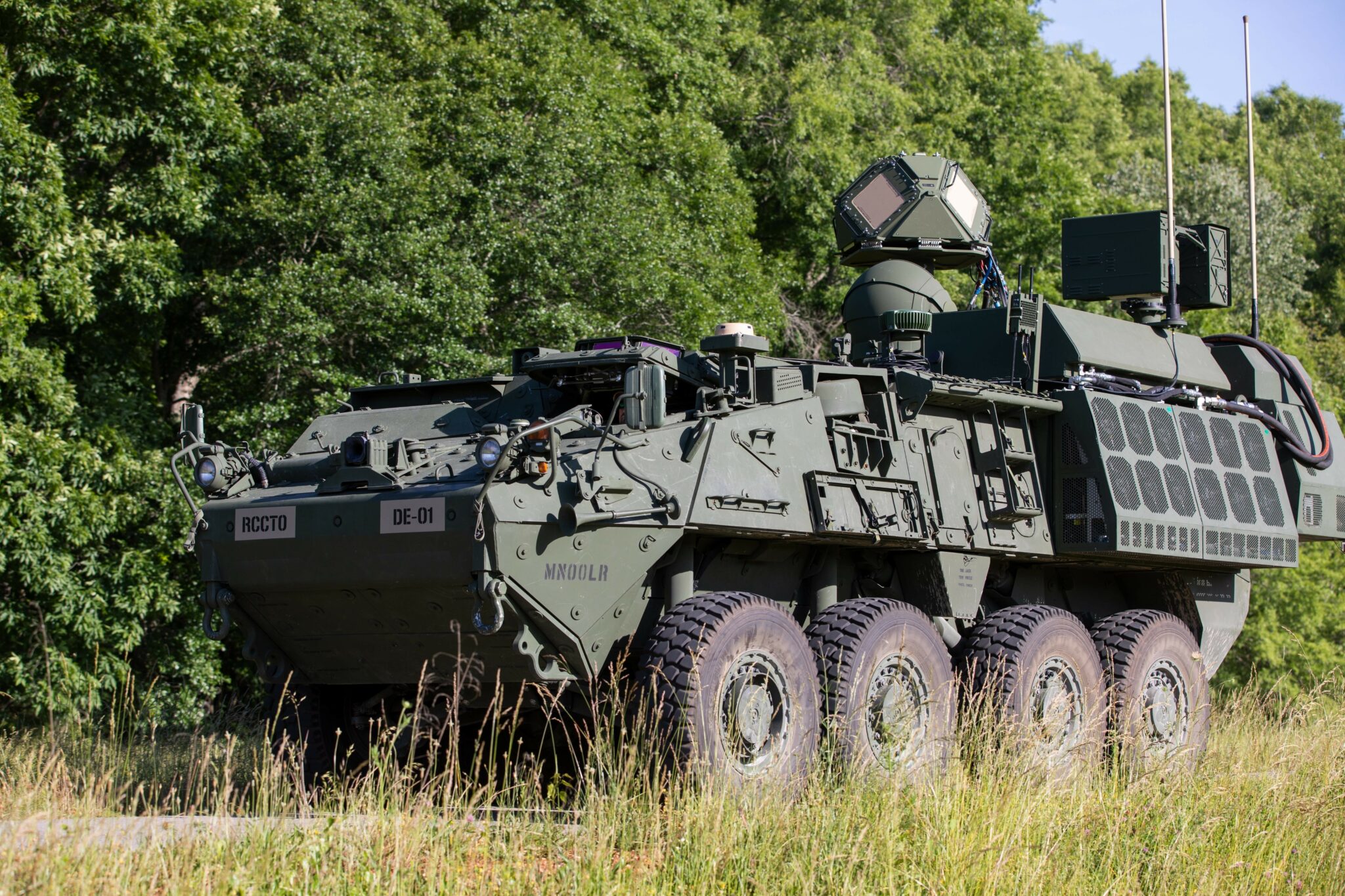 Eccellenza militare: Tecnologia laser adattata a Stryker Laser su ruote: Un sistema innovativo per Stryker