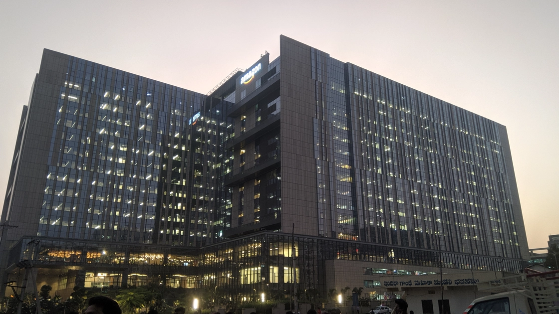 Amazon plasma il futuro in un nuovo campus a Hyderabad