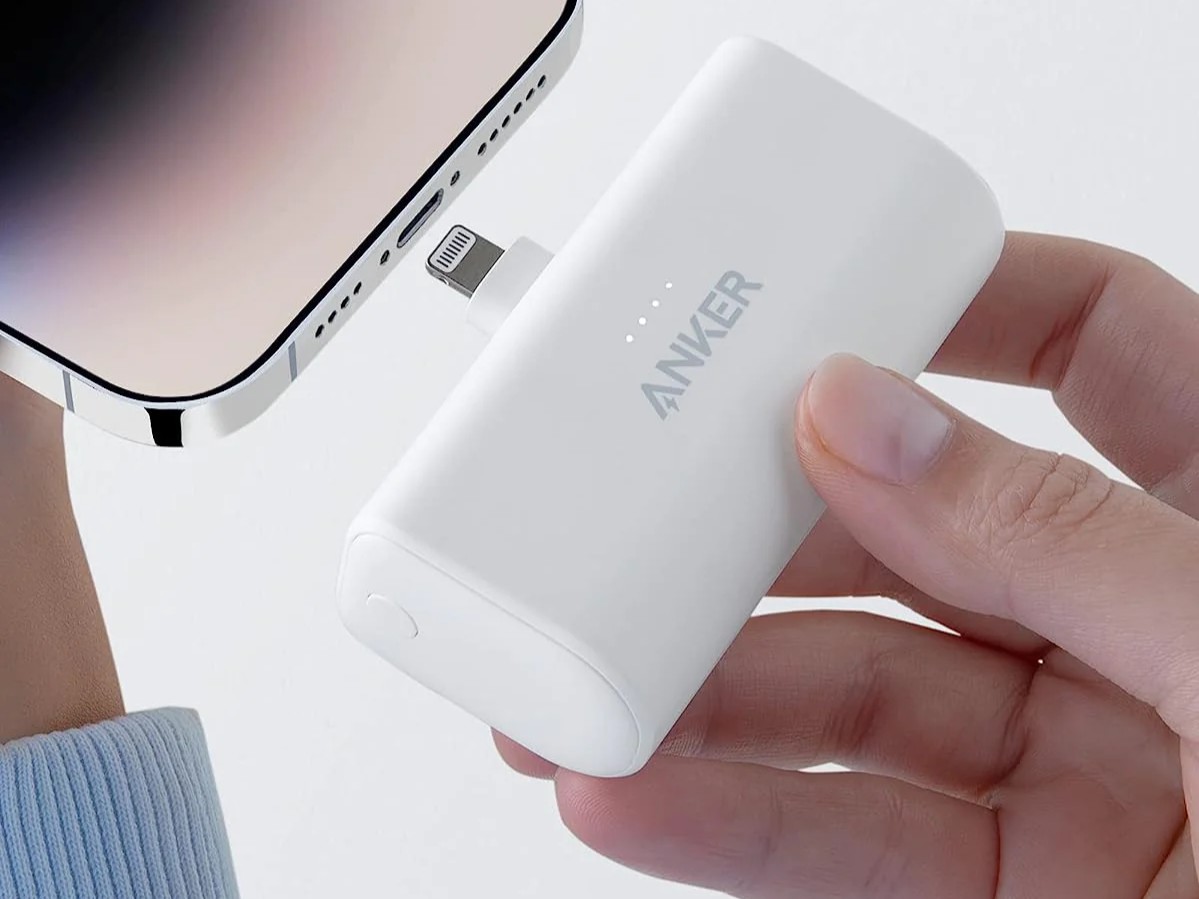 Anker 621 Power Bank: powerbank compatto con connettore Lightning a scomparsa a 32 dollari Anker 621 Power Bank: powerbank compatto con connettore Lightning a scomparsa a 32 dollari