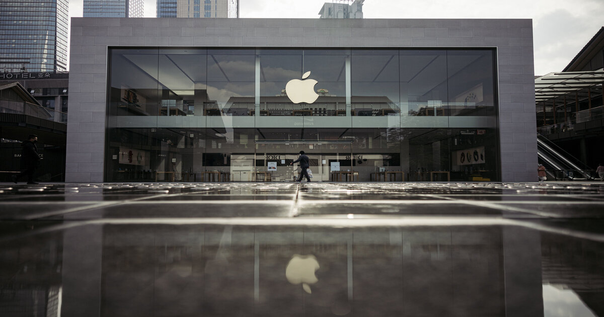 Tim Cook visita Singapore nell'ambito dell'espansione di Apple nella regione Tim Cook visita Singapore nell'ambito dell'espansione di Apple nella regione