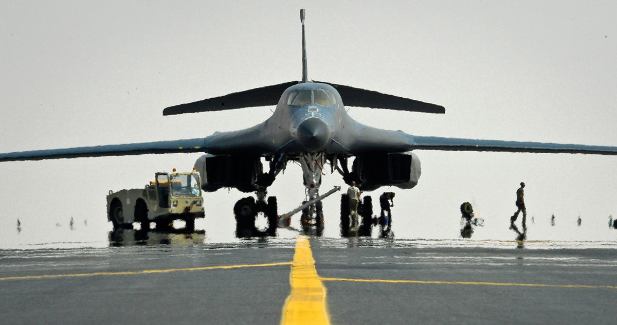 Il bombardiere strategico statunitense B-1B Lancer sorvola la Bosnia ed Erzegovina Il bombardiere strategico statunitense B-1B Lancer sorvola la Bosnia ed Erzegovina