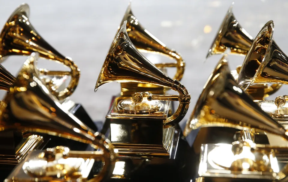 I Grammy prenderanno in considerazione per i premi una canzone virale con le voci di Drake e The Weeknd, creata dall'intelligenza artificiale I Grammy prenderanno in considerazione per i premi una canzone virale con le voci di Drake e The Weeknd, creata dall'intelligenza artificiale