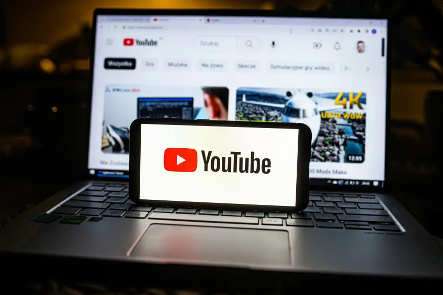 YouTube sta testando i riassunti dei video generati dall'intelligenza artificiale YouTube sta testando i riassunti dei video generati dall'intelligenza artificiale
